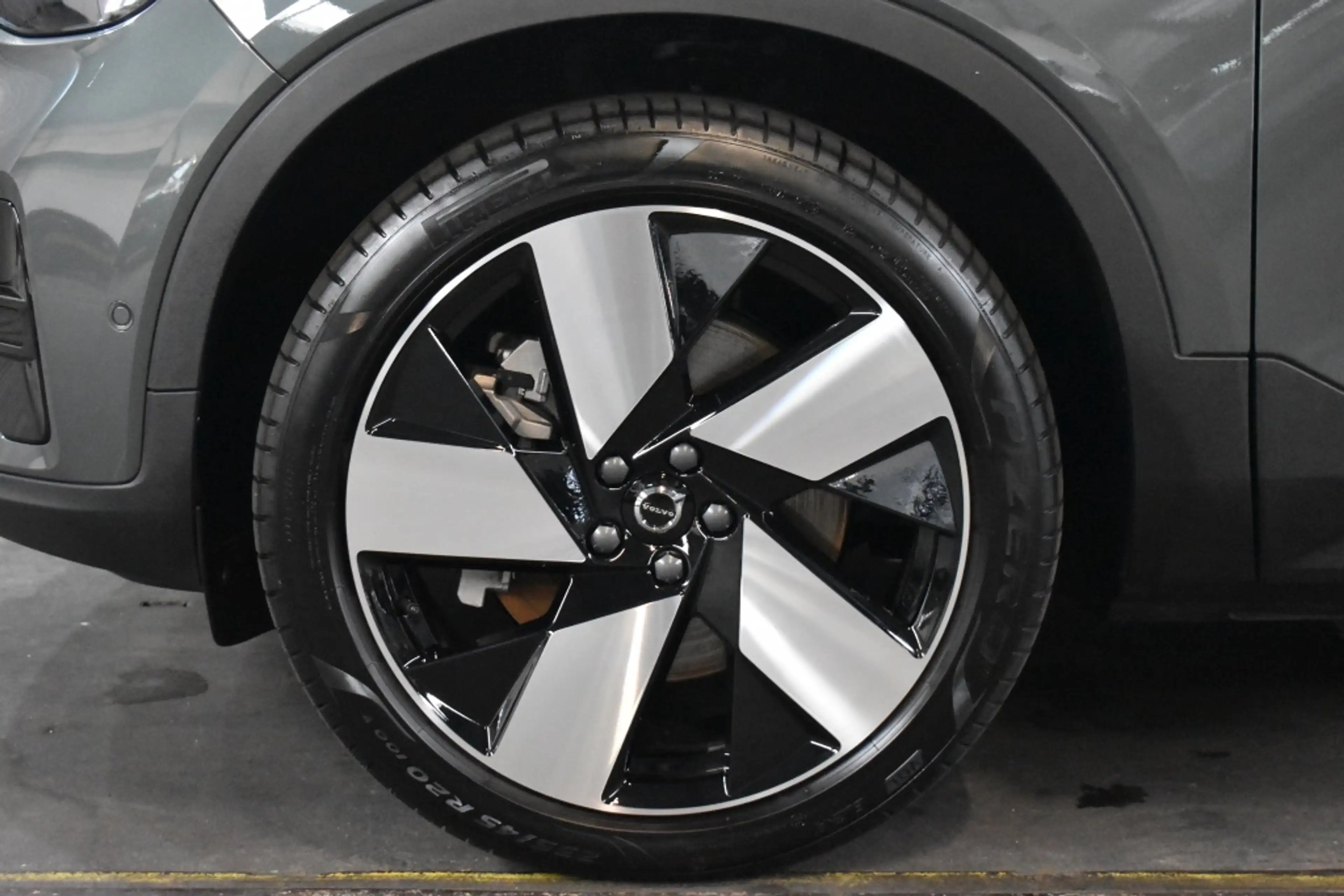 Volvo EC40 Extended Range Ultra 82kWh/252PK | Harman/Kardon | — photo 5