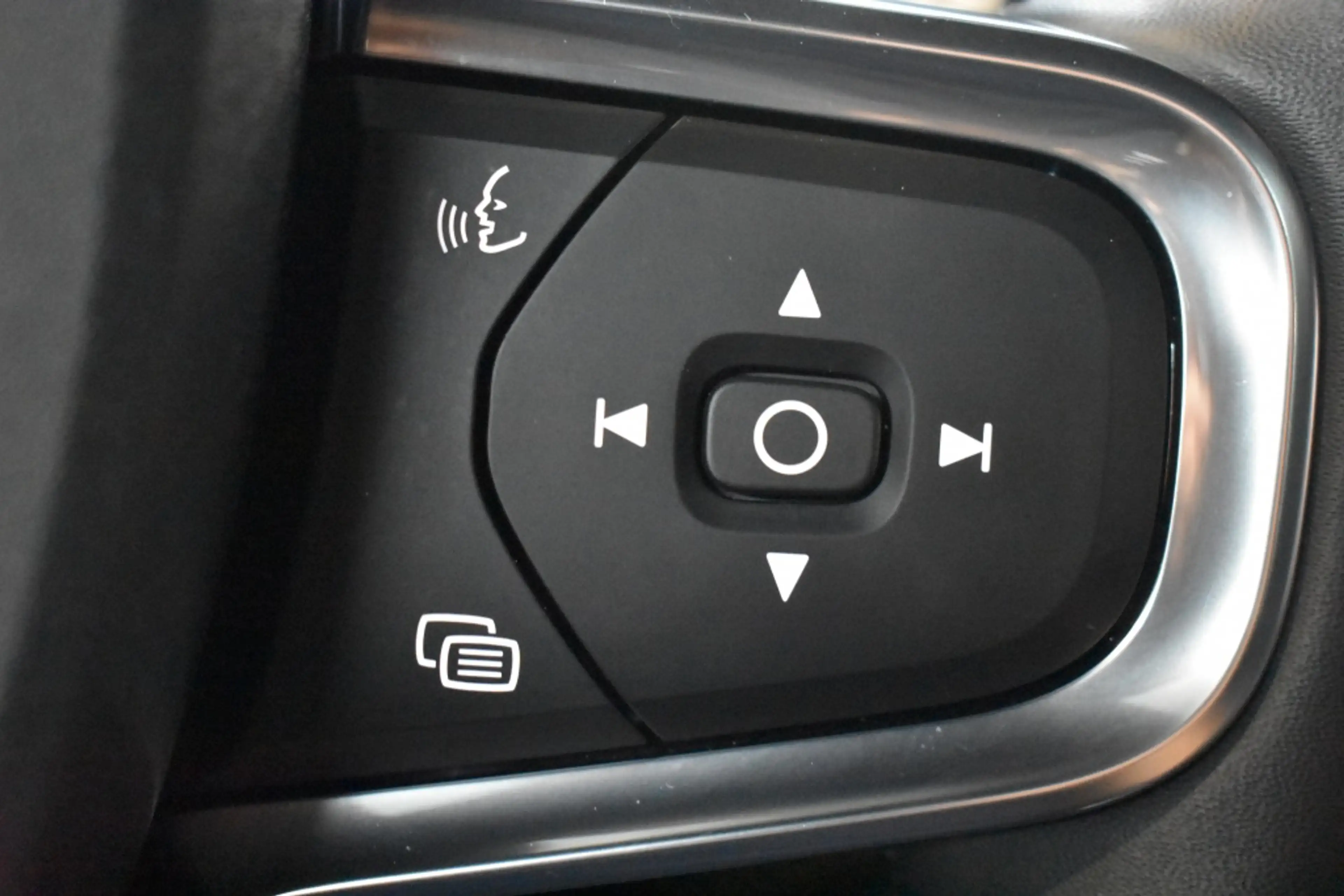 Volvo EC40 Extended Range Ultra 82kWh/252PK | Harman/Kardon | — photo 44