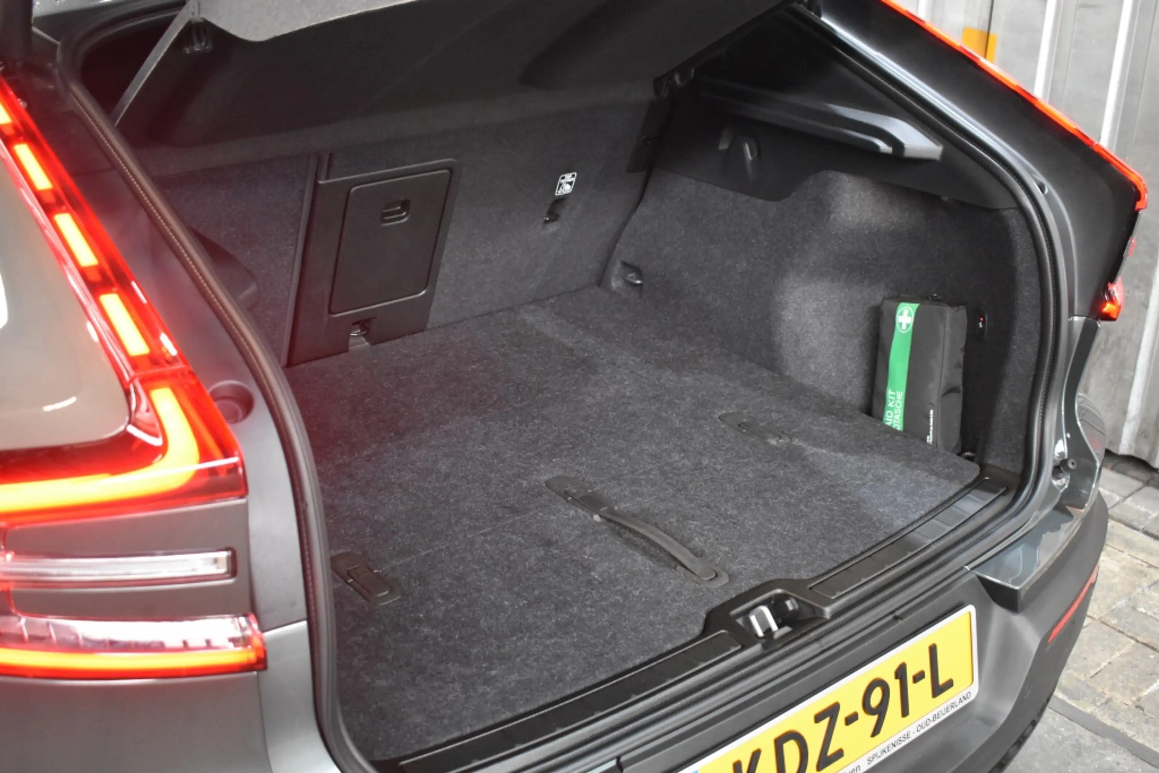 Volvo EC40 Extended Range Ultra 82kWh/252PK | Harman/Kardon | — photo 16
