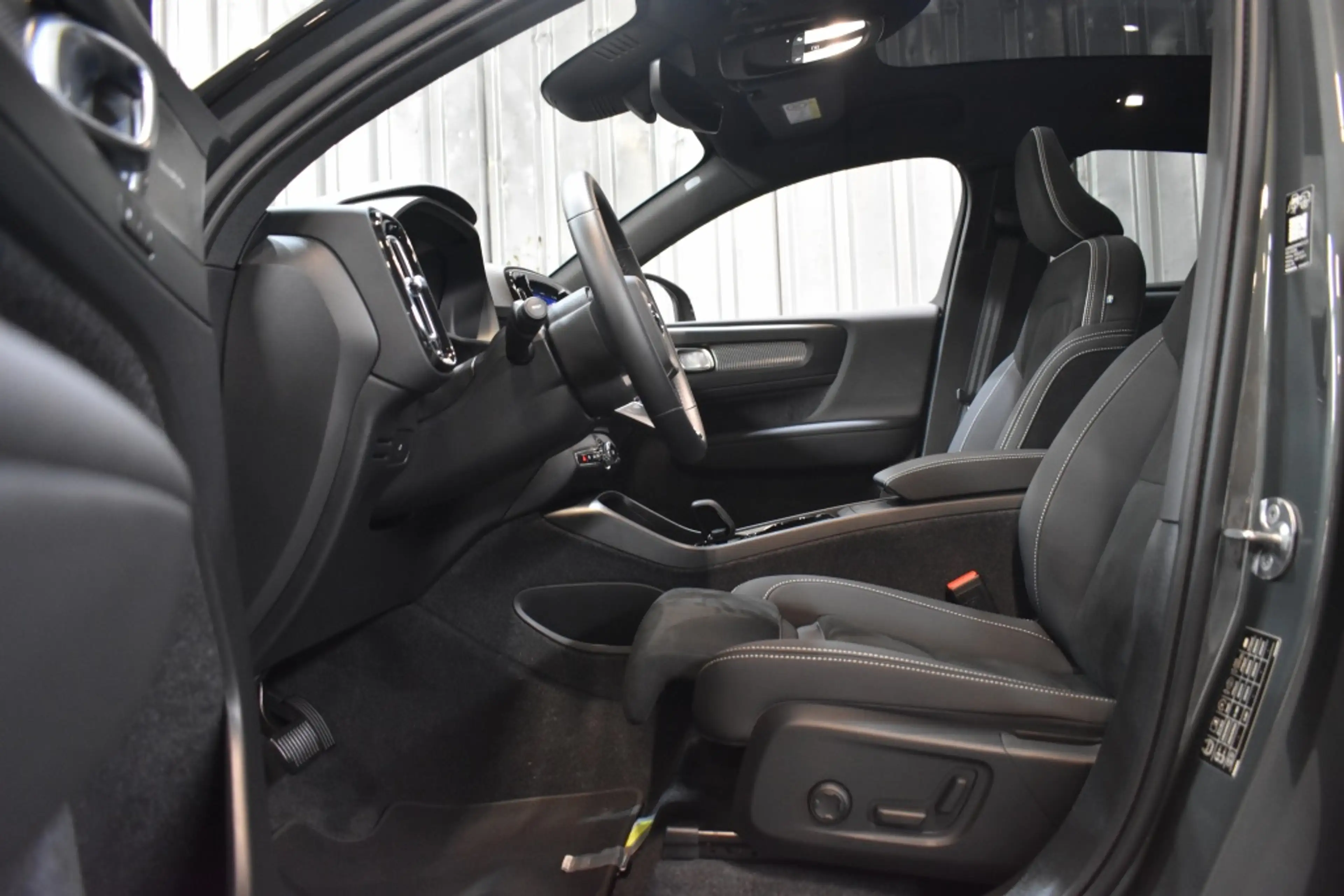Volvo EC40 Extended Range Ultra 82kWh/252PK | Harman/Kardon | — photo 11