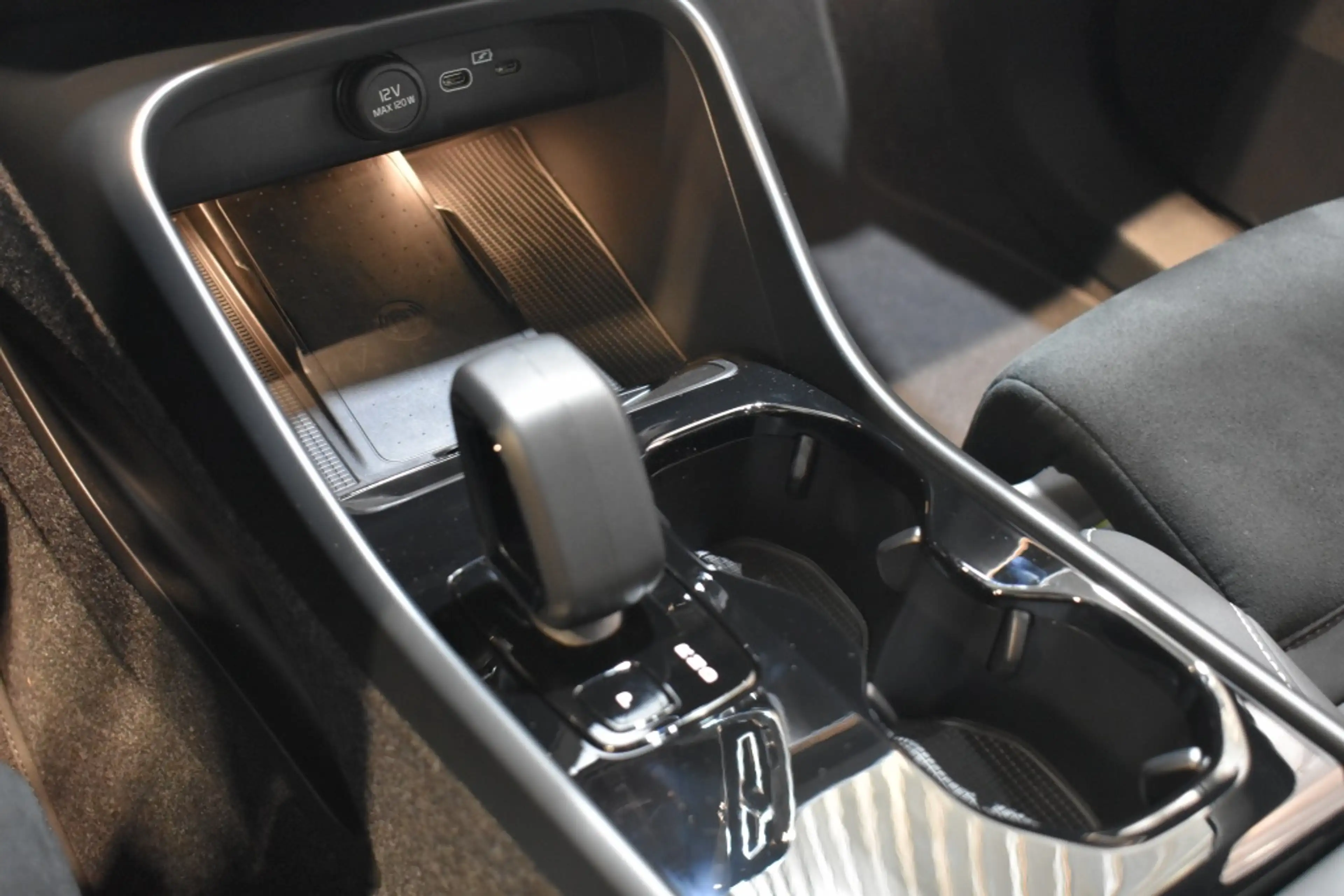 Volvo EC40 Extended Range Ultra 82kWh/252PK | Harman/Kardon | — photo 27