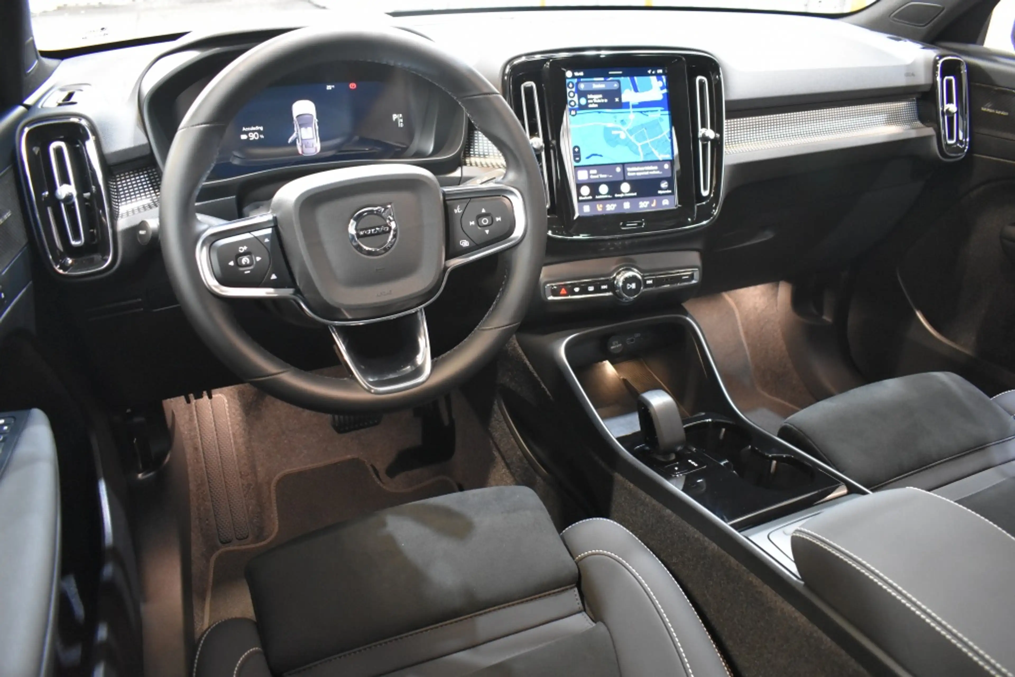 Volvo EC40 Extended Range Ultra 82kWh/252PK | Harman/Kardon | — photo 3