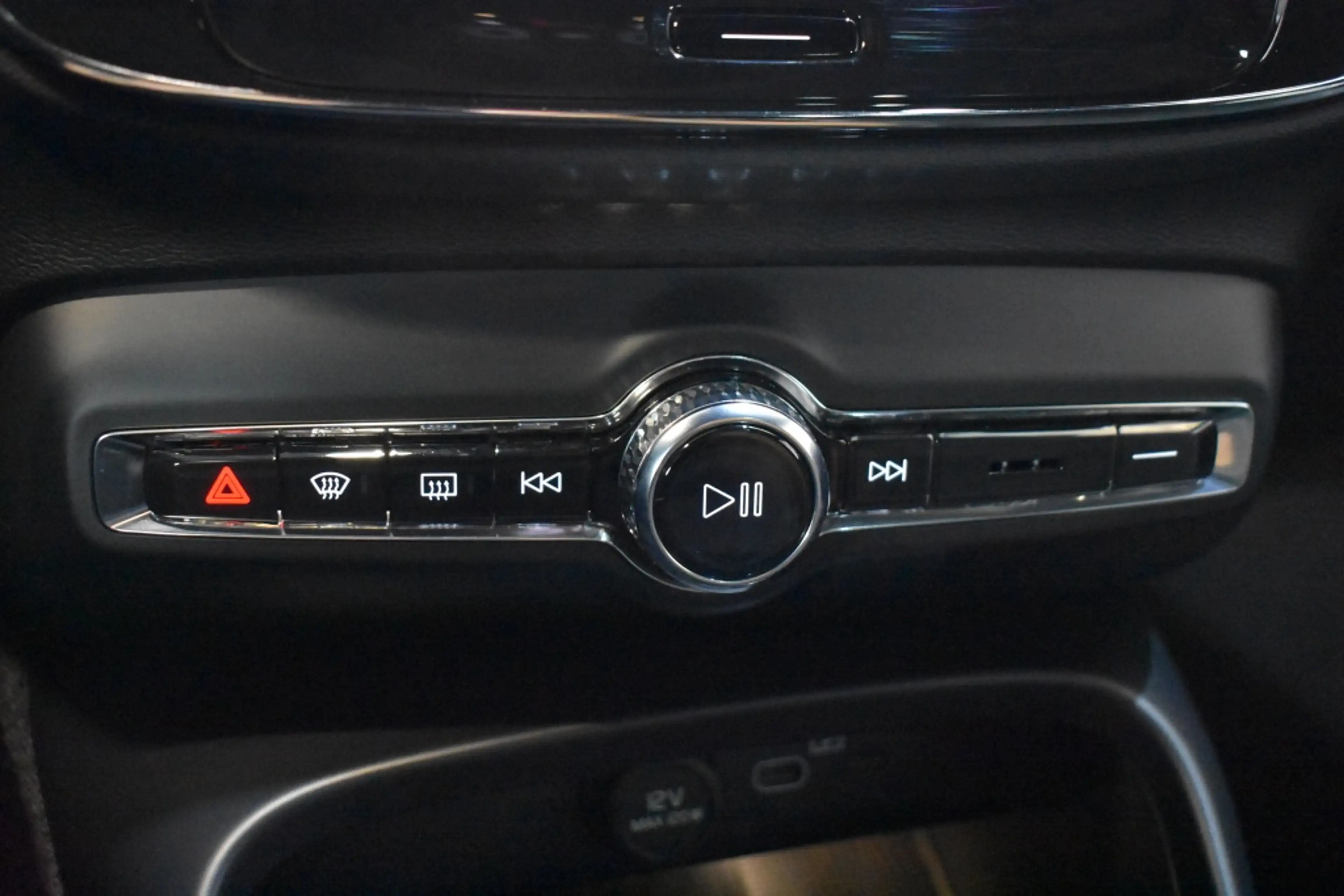 Volvo EC40 Extended Range Ultra 82kWh/252PK | Harman/Kardon | — photo 28