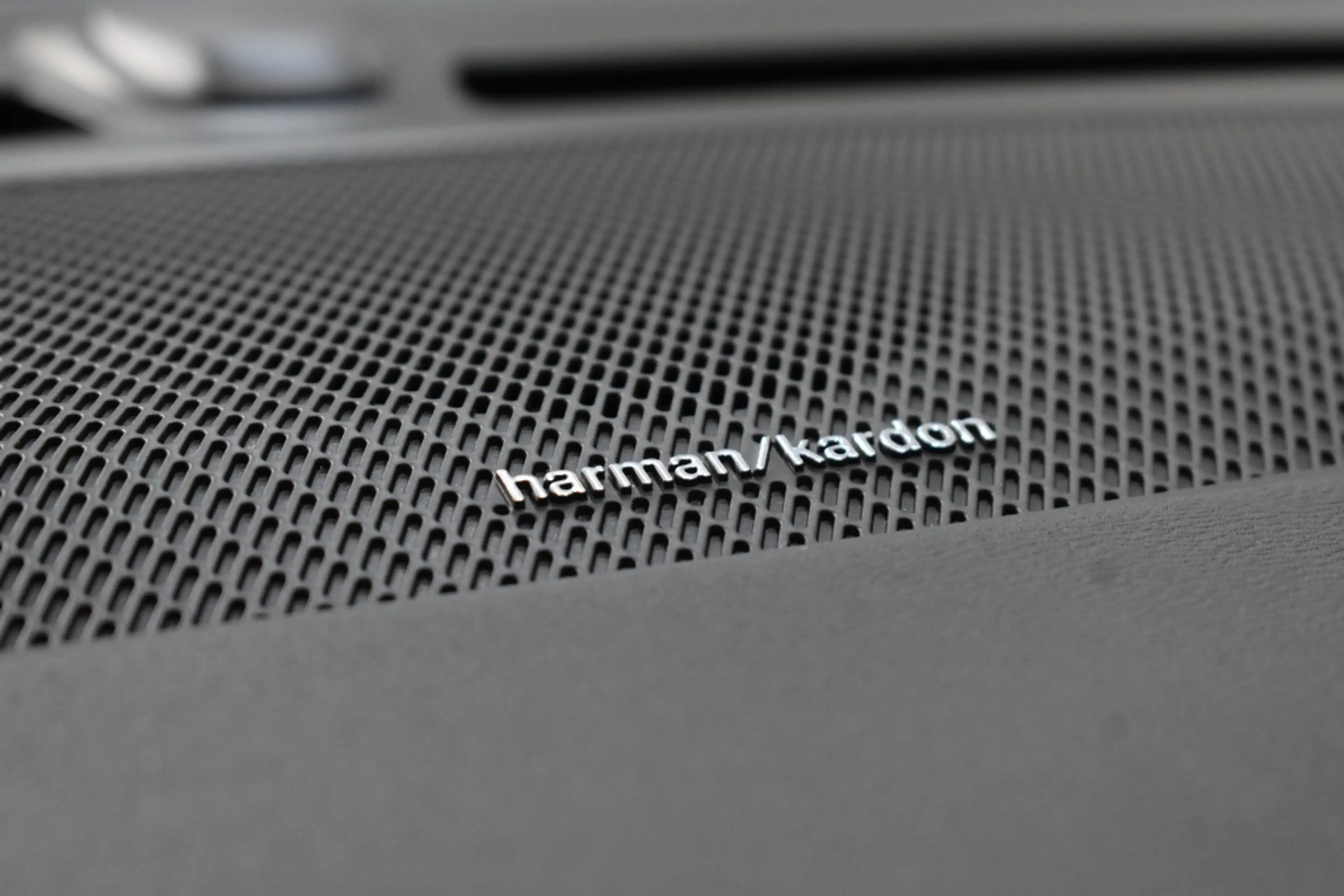 Volvo EC40 Extended Range Ultra 82kWh/252PK | Harman/Kardon | — photo 24