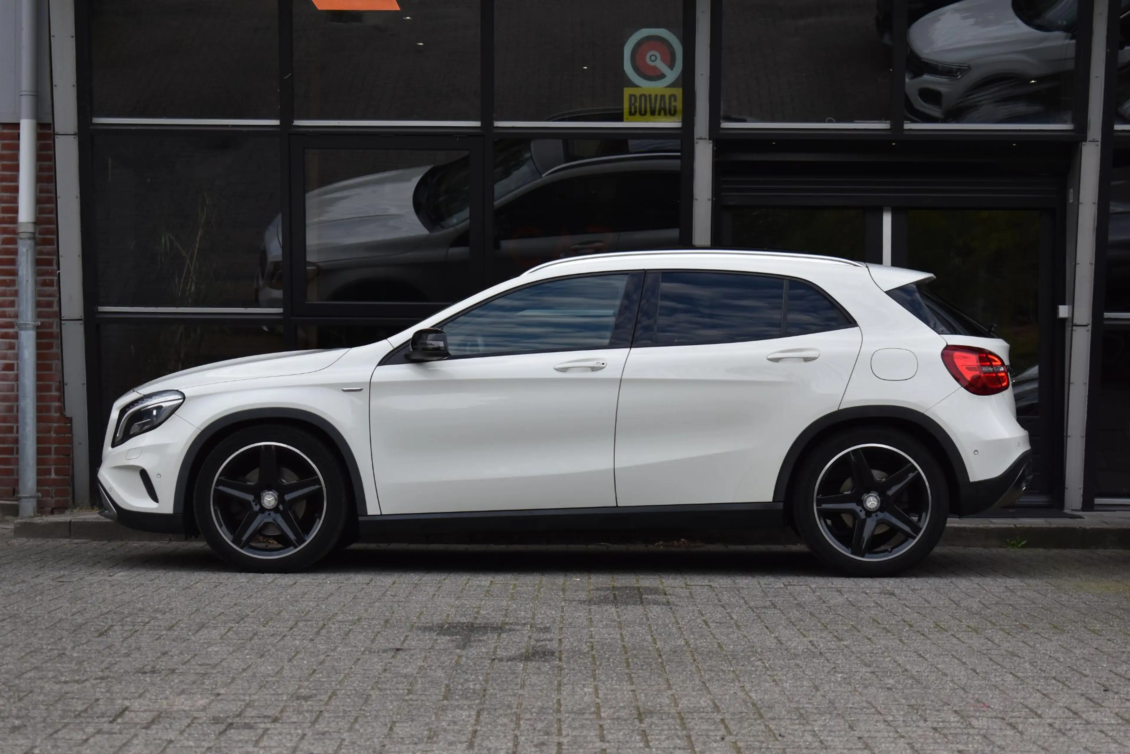 Mercedes-Benz GLA 250 4Matic Edition 1 Pano ACC Camera Trekhaak — photo 4