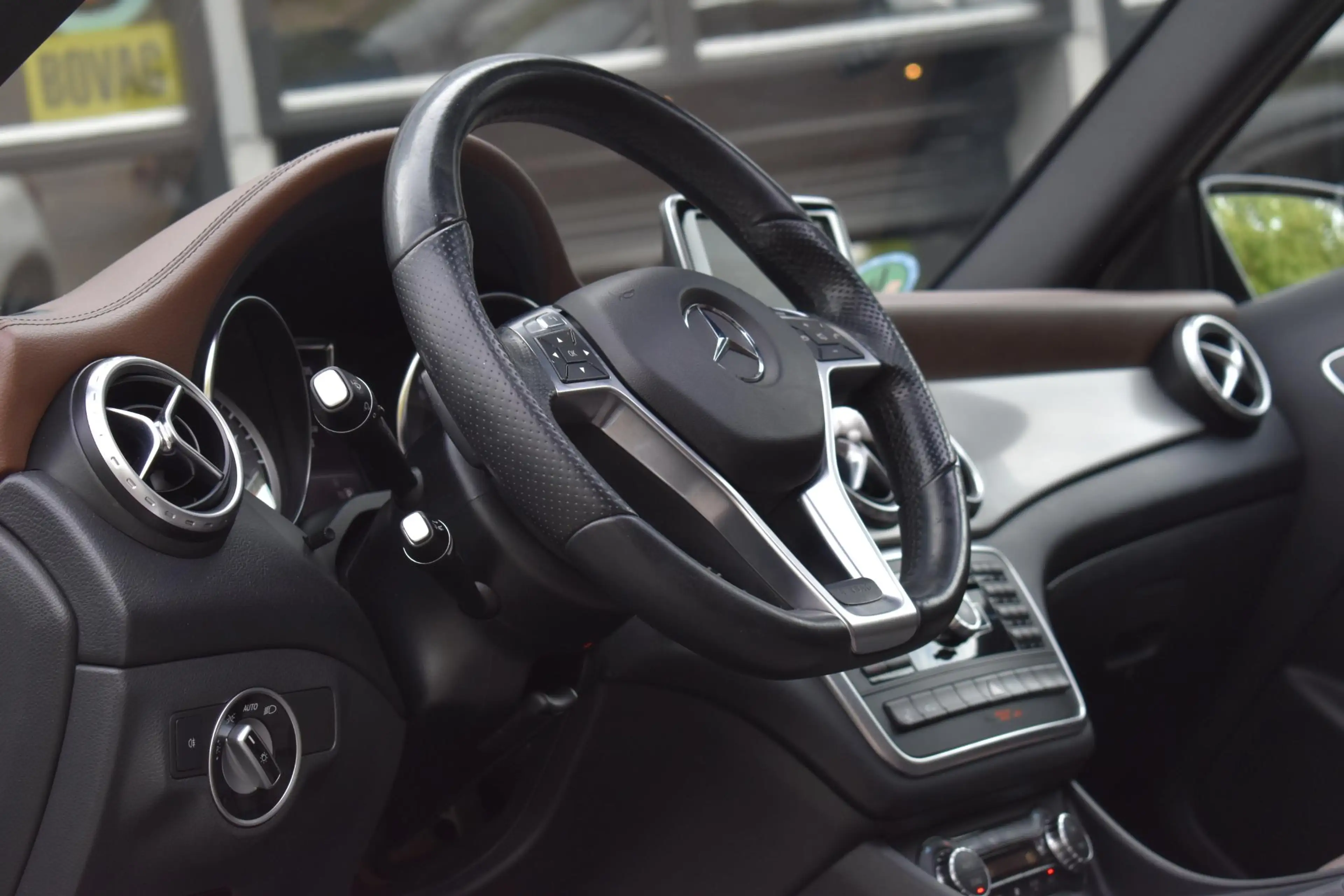 Mercedes-Benz GLA 250 4Matic Edition 1 Pano ACC Camera Trekhaak — photo 10