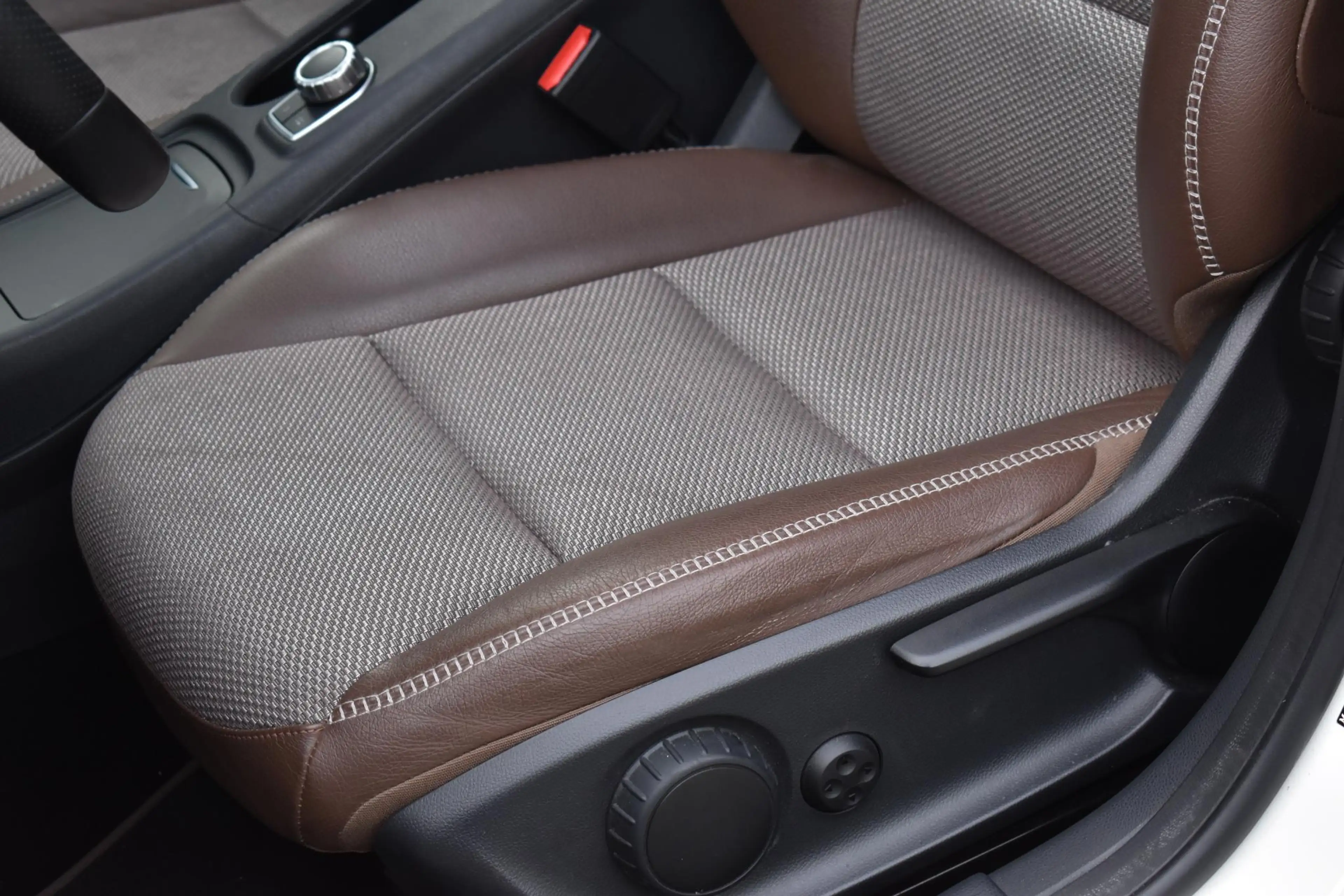 Mercedes-Benz GLA 250 4Matic Edition 1 Pano ACC Camera Trekhaak — photo 12