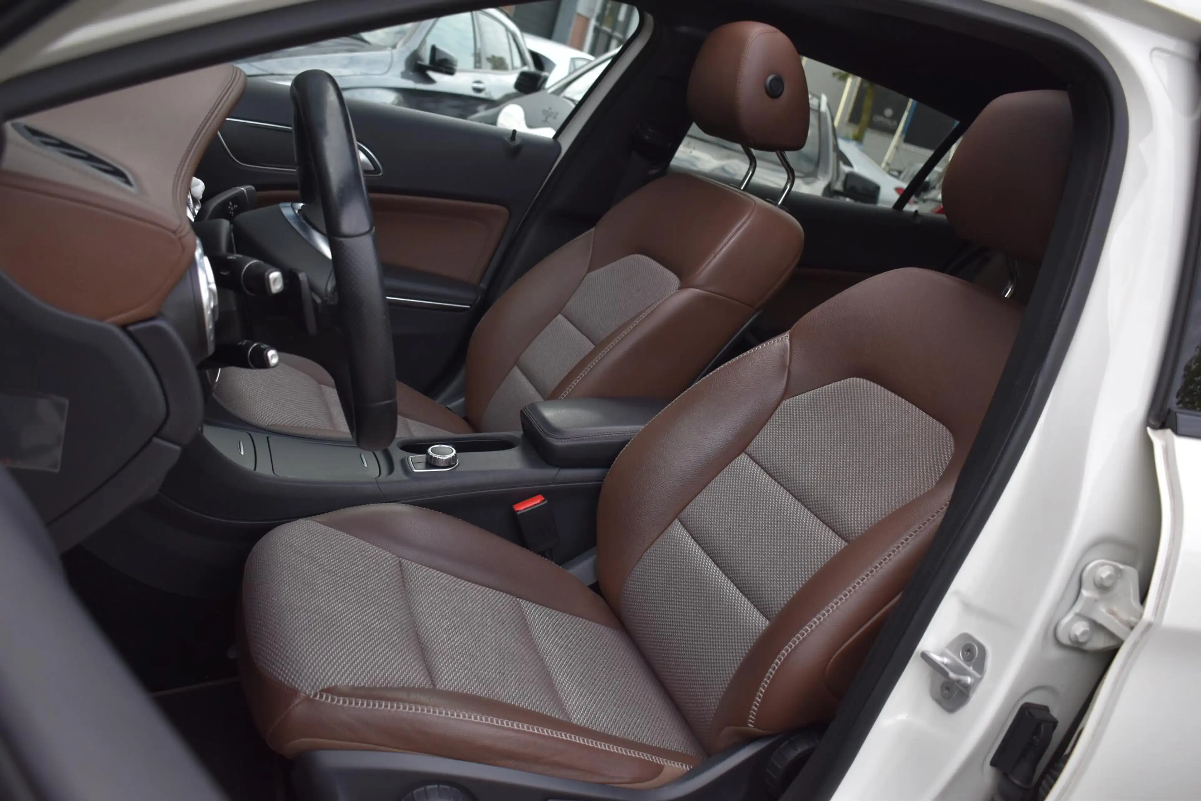Mercedes-Benz GLA 250 4Matic Edition 1 Pano ACC Camera Trekhaak — photo 11