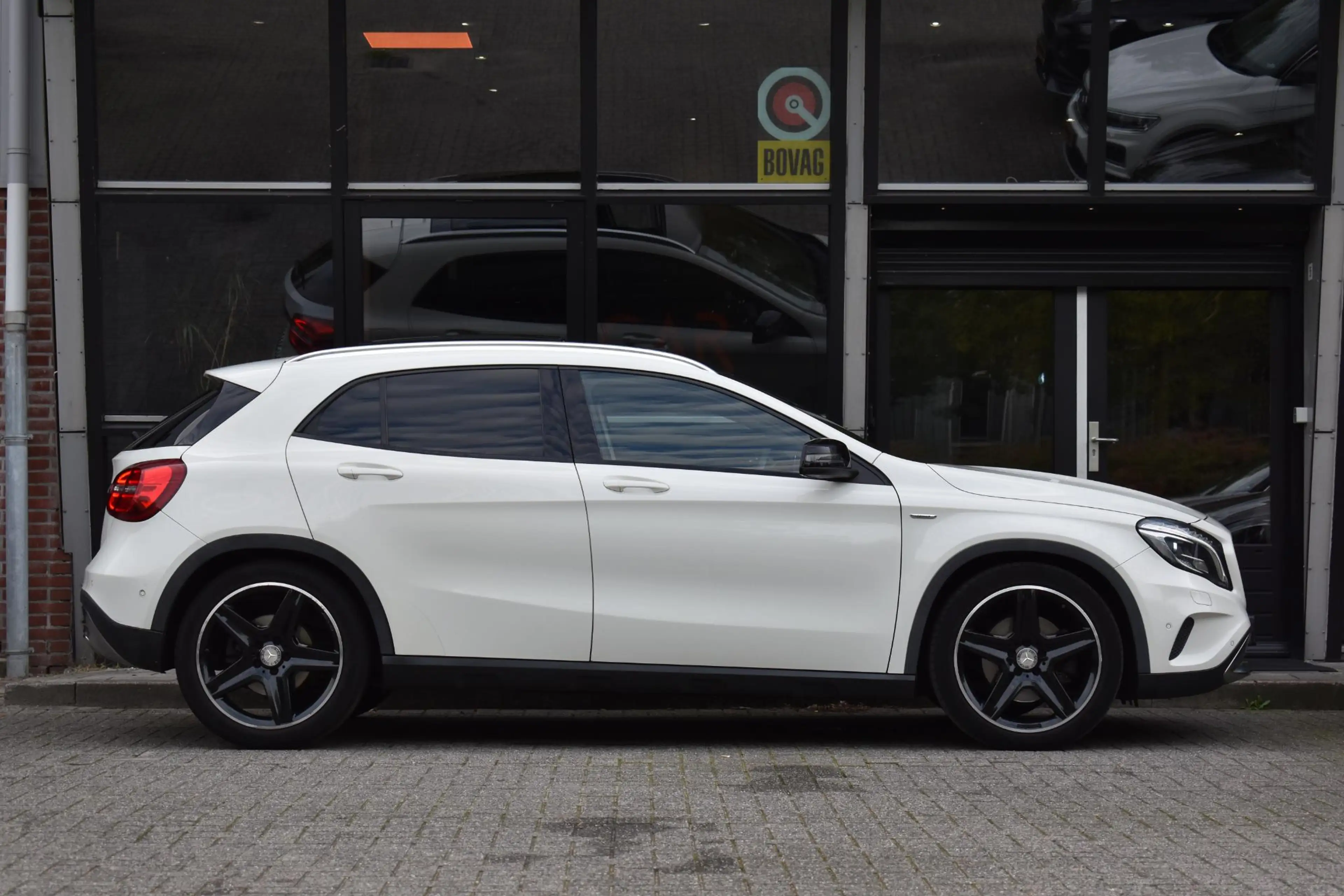 Mercedes-Benz GLA 250 4Matic Edition 1 Pano ACC Camera Trekhaak — photo 8