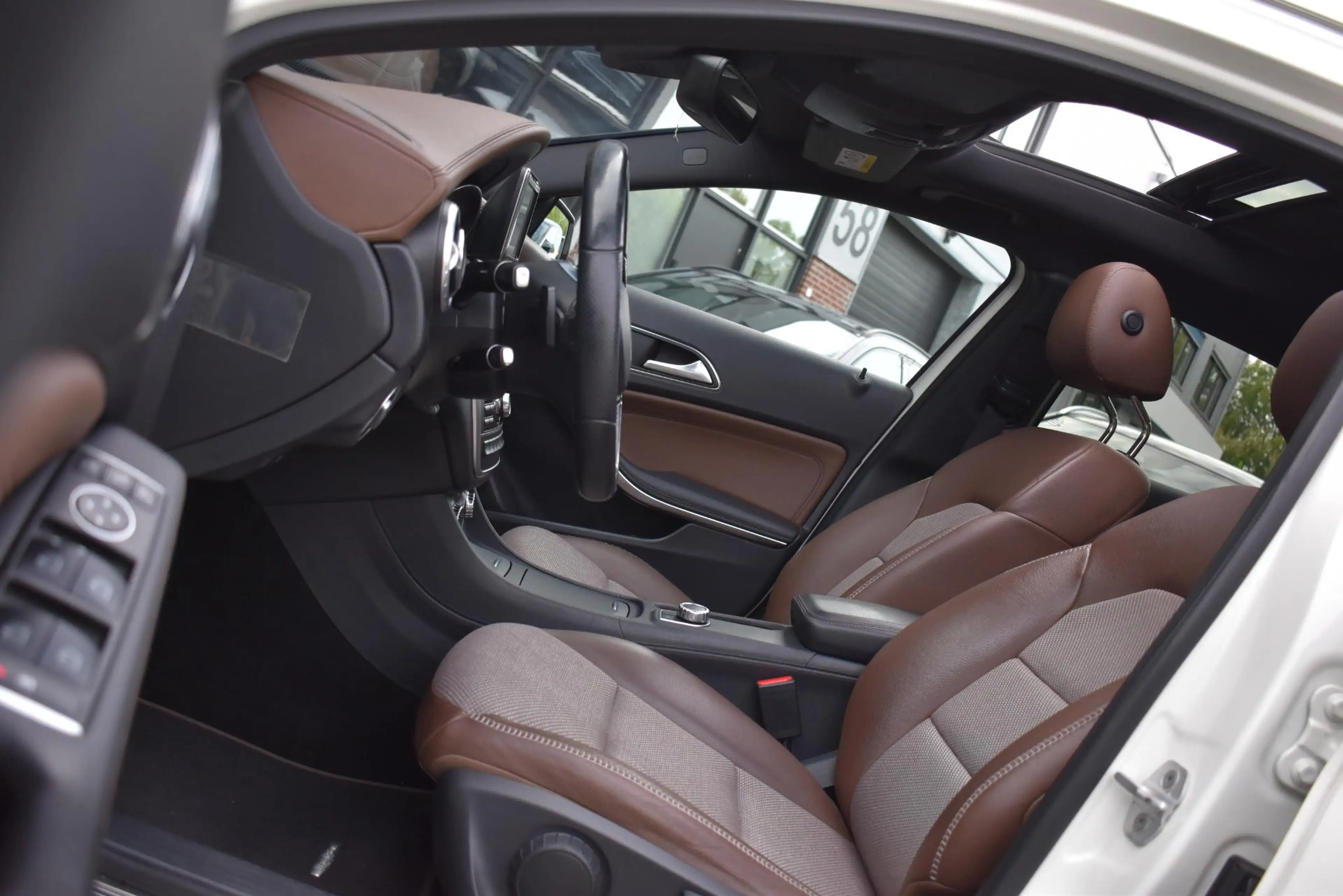Mercedes-Benz GLA 250 4Matic Edition 1 Pano ACC Camera Trekhaak — photo 9