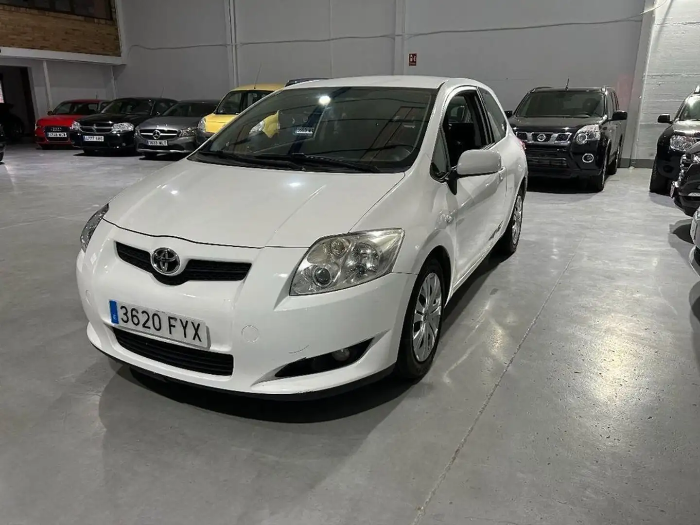 Toyota Auris 1.4 D4D Weiß - 2