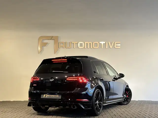 Volkswagen Golf view 6