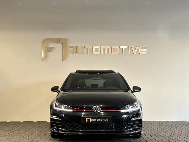 Volkswagen Golf view 2