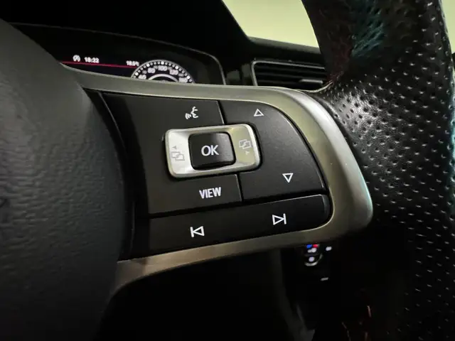 Volkswagen Golf view 13