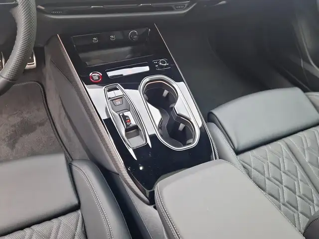 Audi A6 view 13