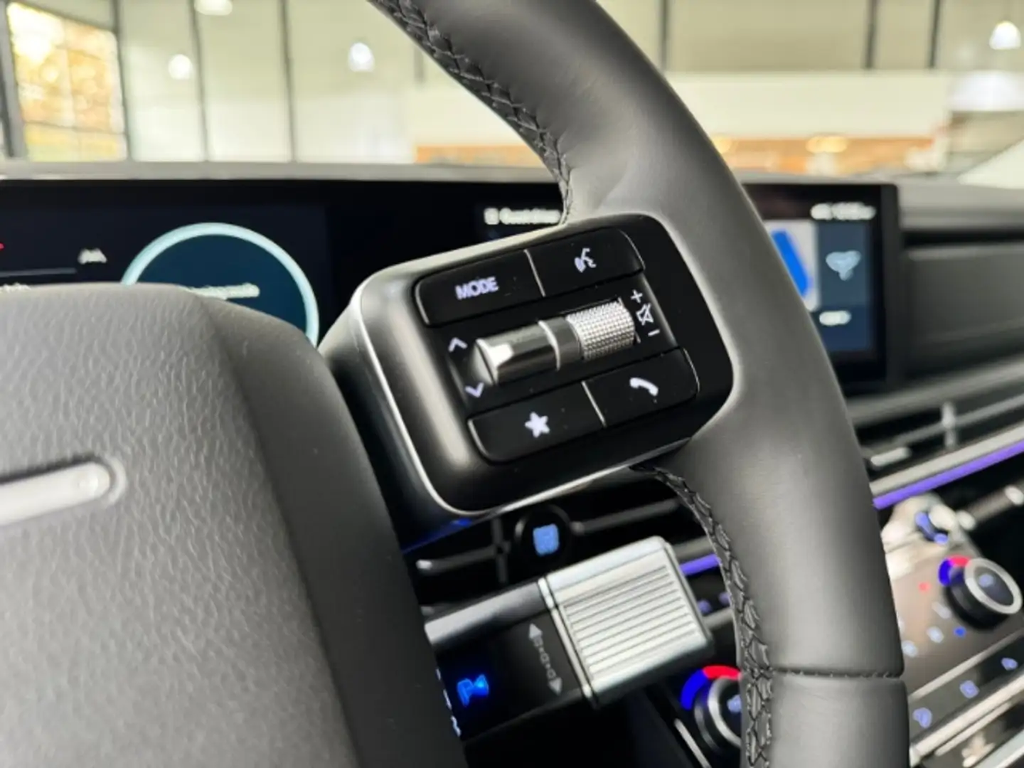 Hyundai SANTA FE Hyundai (5-Sitzer) HEV (MY25) 1.6 T-GDI (215 PS) 6 Schwarz - 2