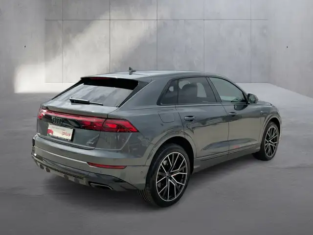 Audi Q8 view 5