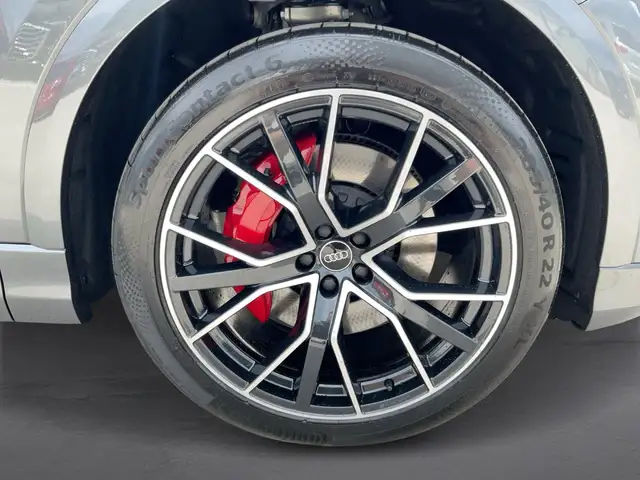 Audi Q8 view 7