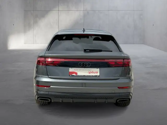 Audi Q8 view 4