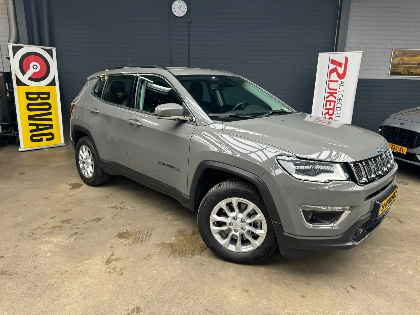 Jeep Compass 4xe 190 Plug-in Hybrid Electric Limited Business A Gris - 2