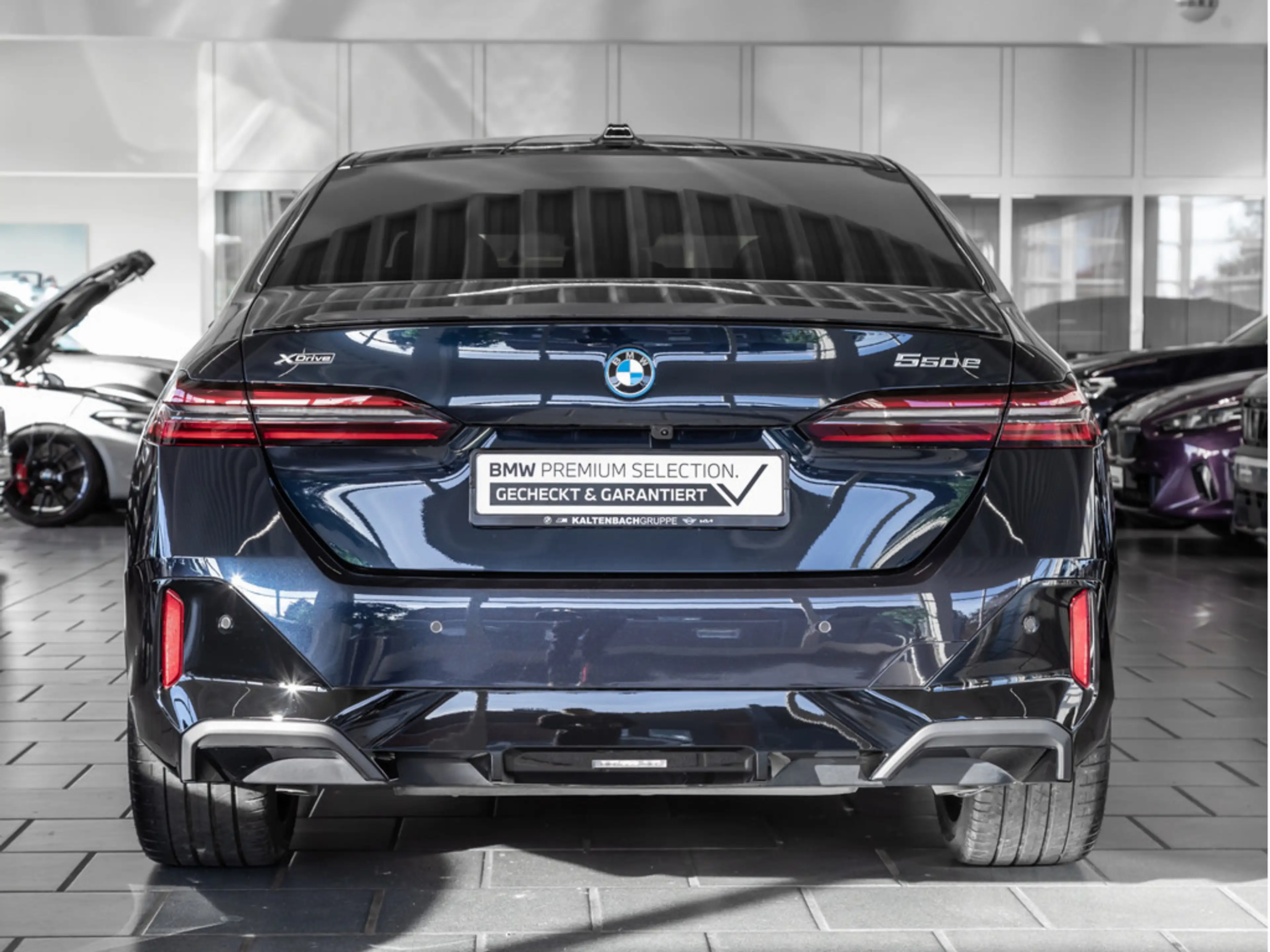 BMW 550 e xDrive M-Sport Pro PANO B&W HUD ACC NAVI — photo 6