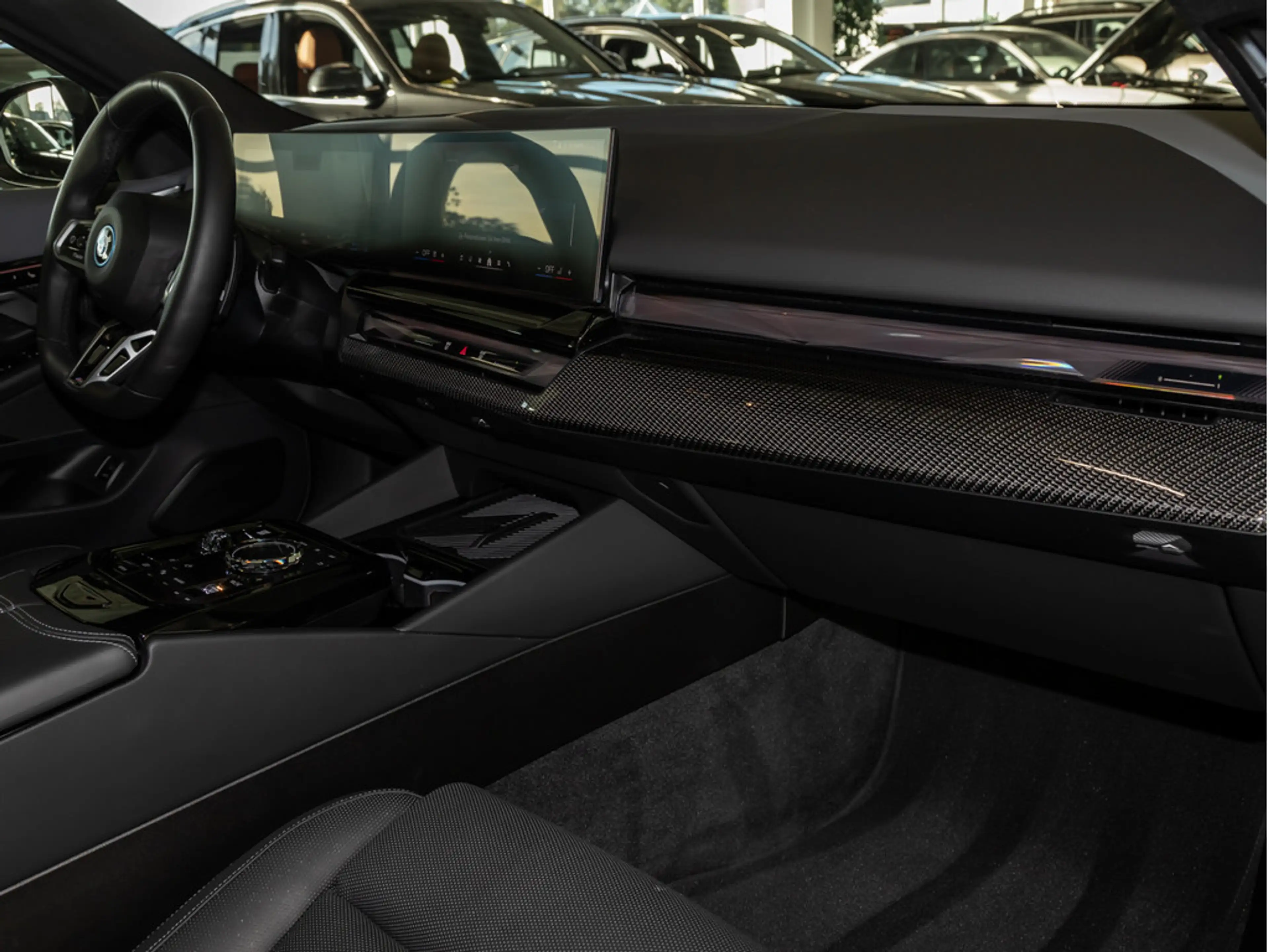 BMW 550 e xDrive M-Sport Pro PANO B&W HUD ACC NAVI — photo 8