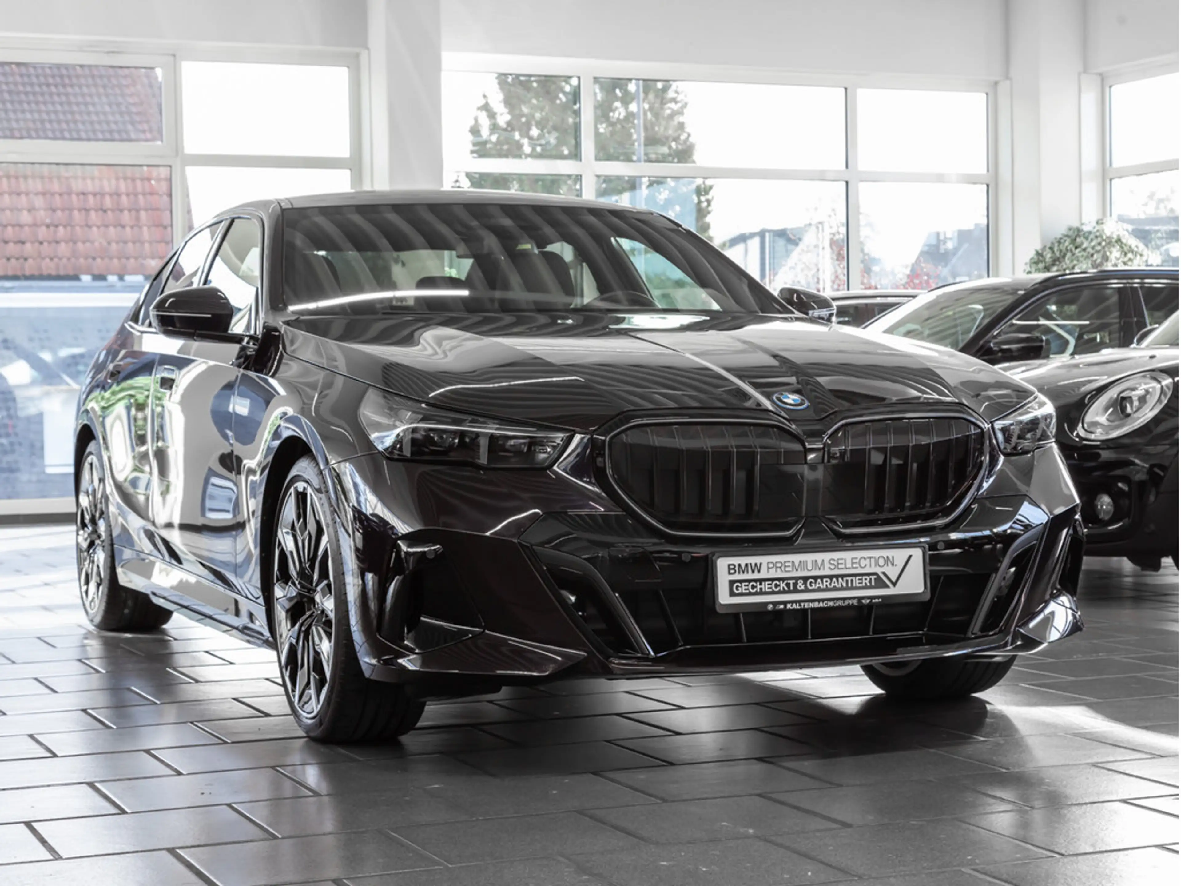BMW 550 e xDrive M-Sport Pro PANO B&W HUD ACC NAVI — photo 4