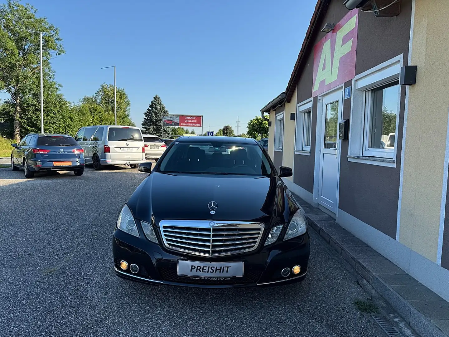 Mercedes-Benz E 220 BlueEfficiency CDI Aut. | AUT | AHK | SCHIEBEDACH Noir - 2