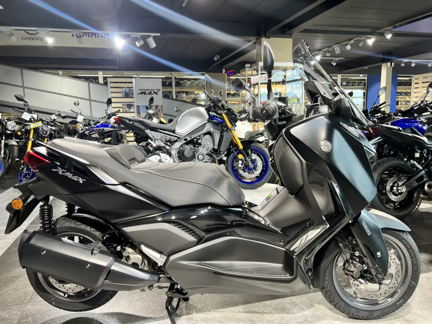 Yamaha X-Max 300 TECH MAX Zwart - 1