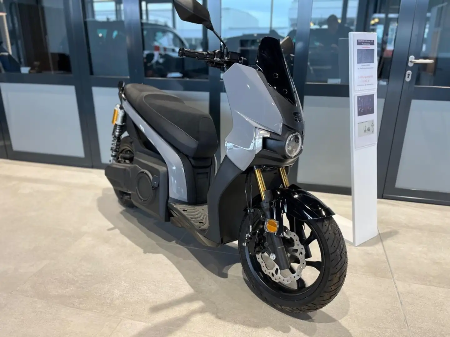 SEAT MO 125 Performance eScooter Frühjahrsaktion Gris - 1
