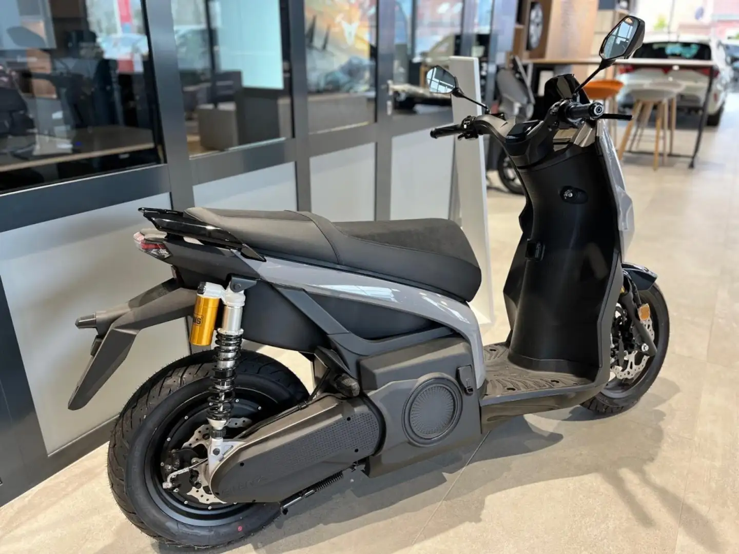 SEAT MO 125 Performance eScooter Frühjahrsaktion Gris - 2