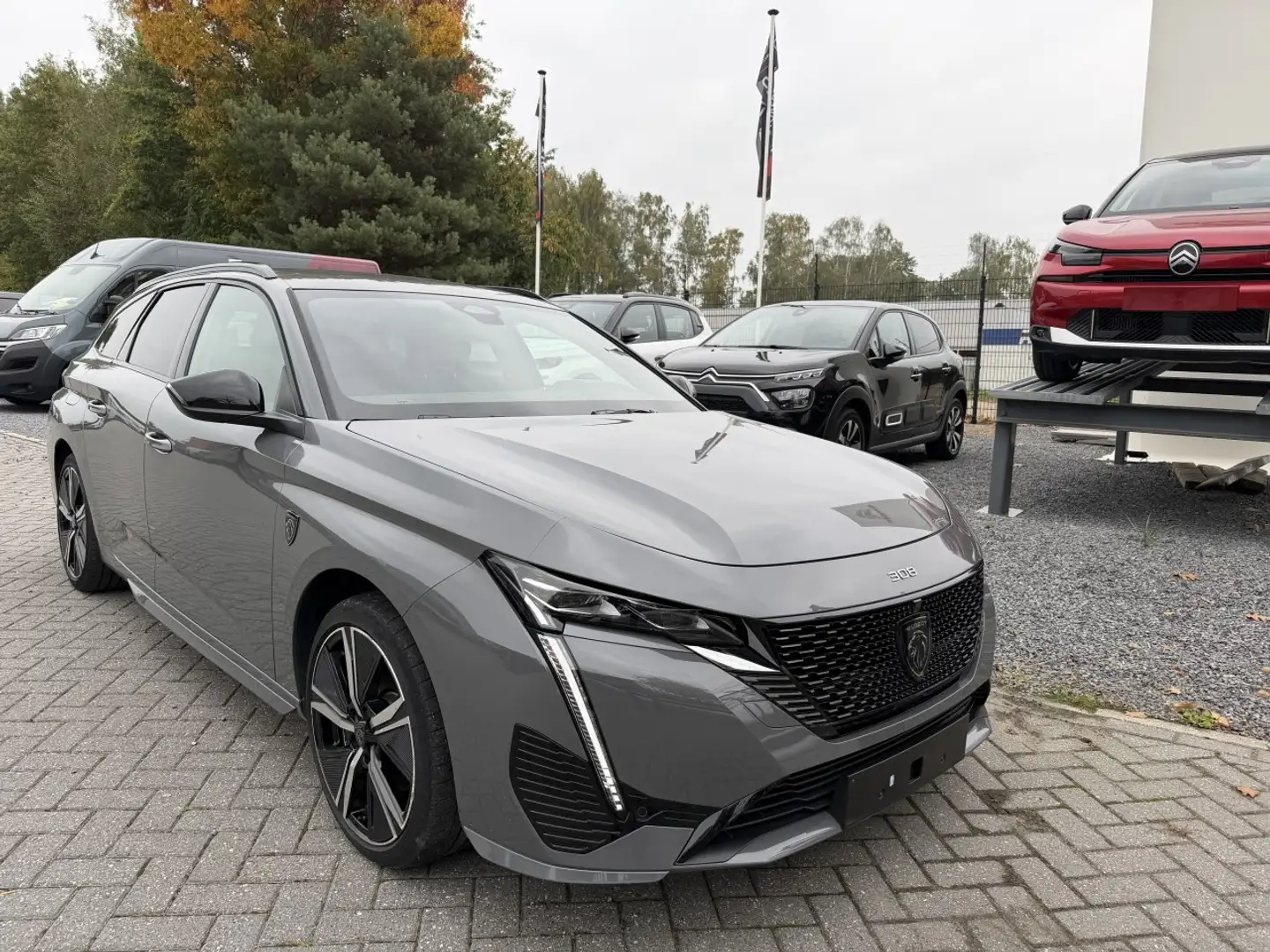 Peugeot 308 SW Hybrid 136 GT Gris - 2