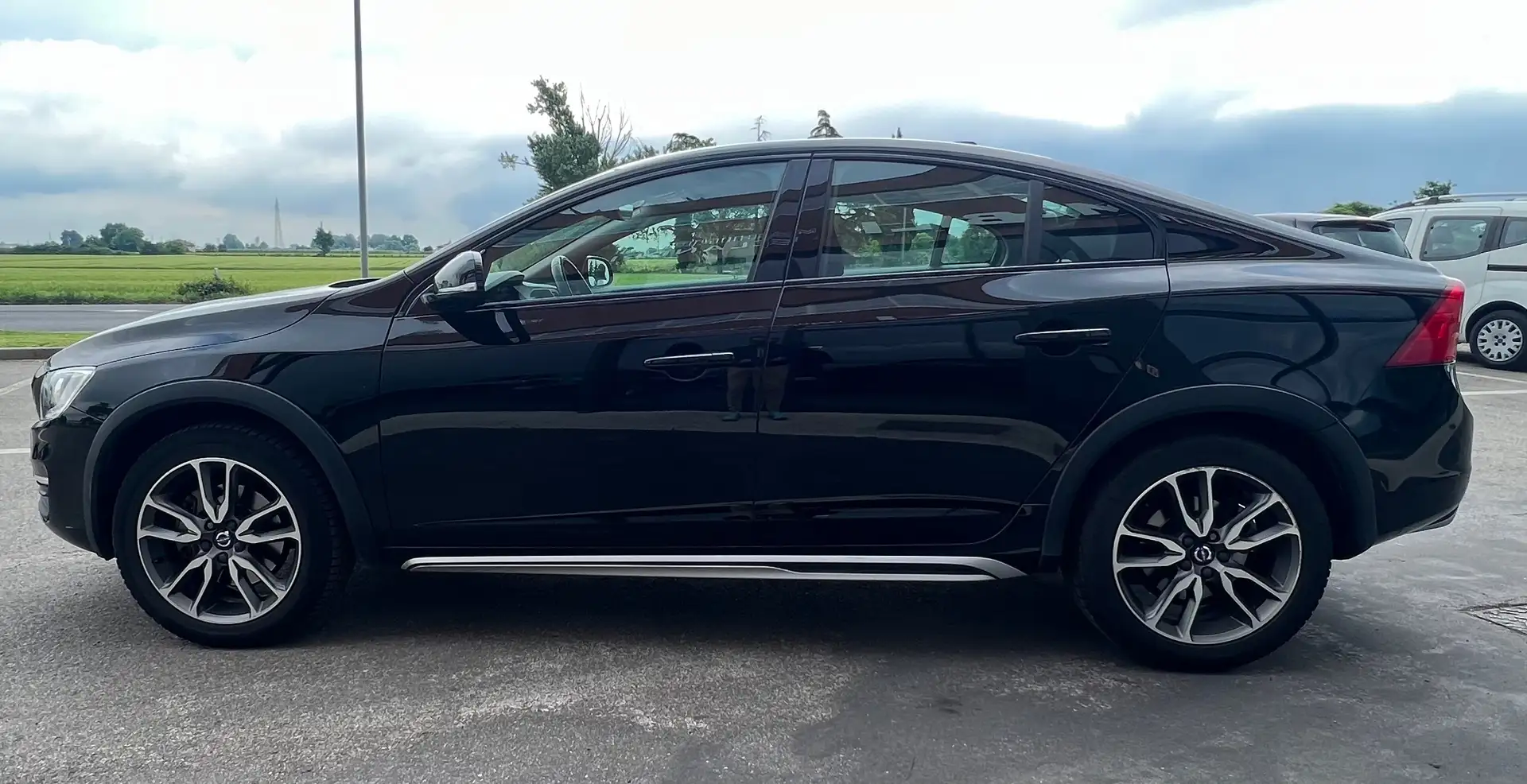 Volvo S60 Cross Country S60 Cross Country 2.0 d3 Momentum geartronic Nero - 2