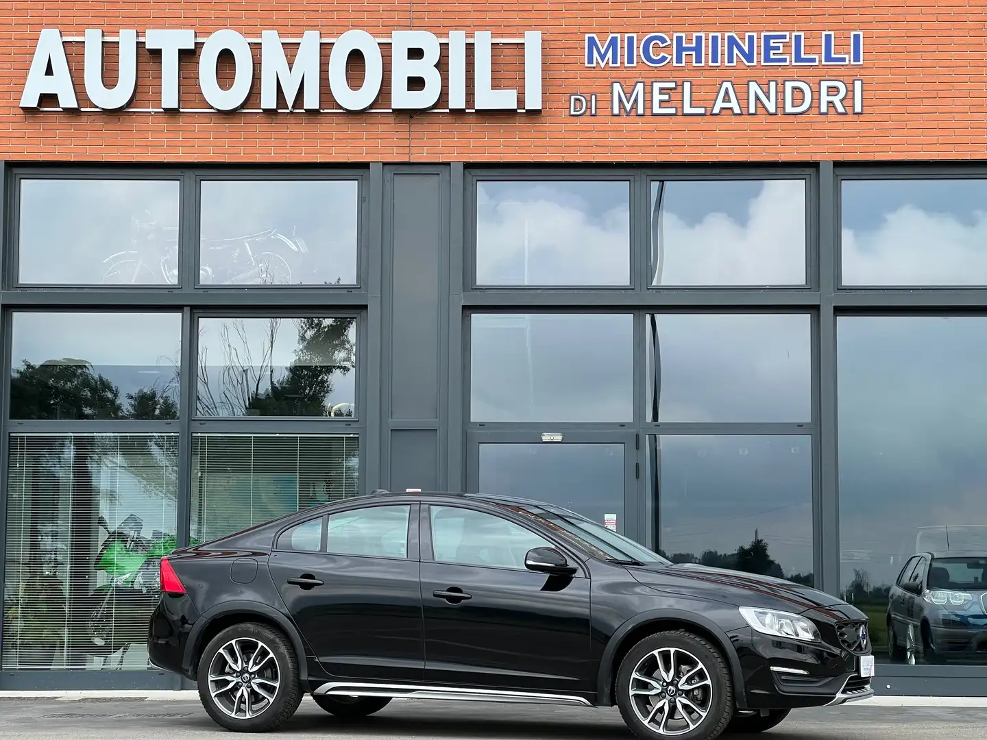 Volvo S60 Cross Country S60 Cross Country 2.0 d3 Momentum geartronic Nero - 1