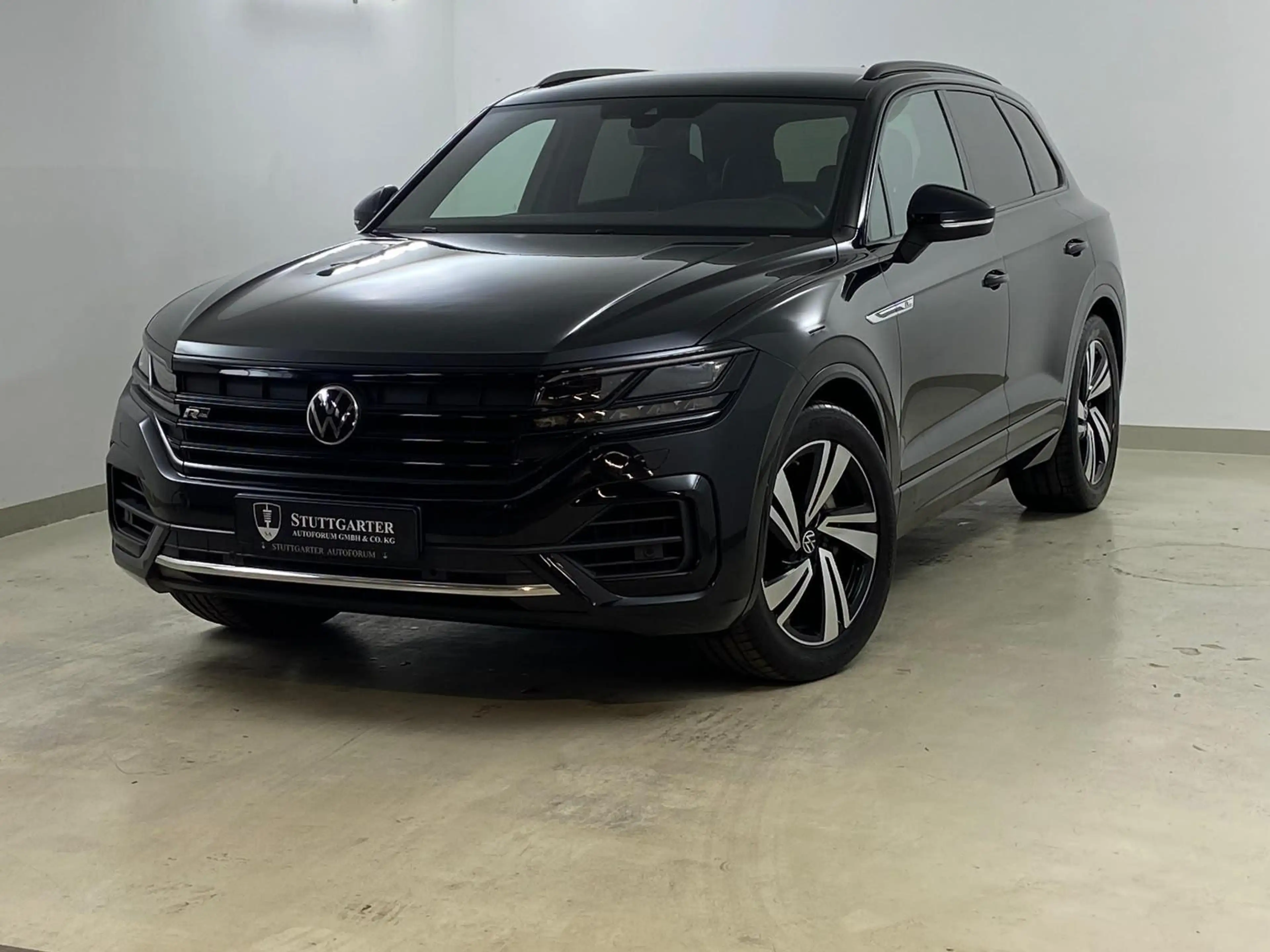 Volkswagen Touareg R-Line 4Motion Matrix Luft Head-up Black — photo 3