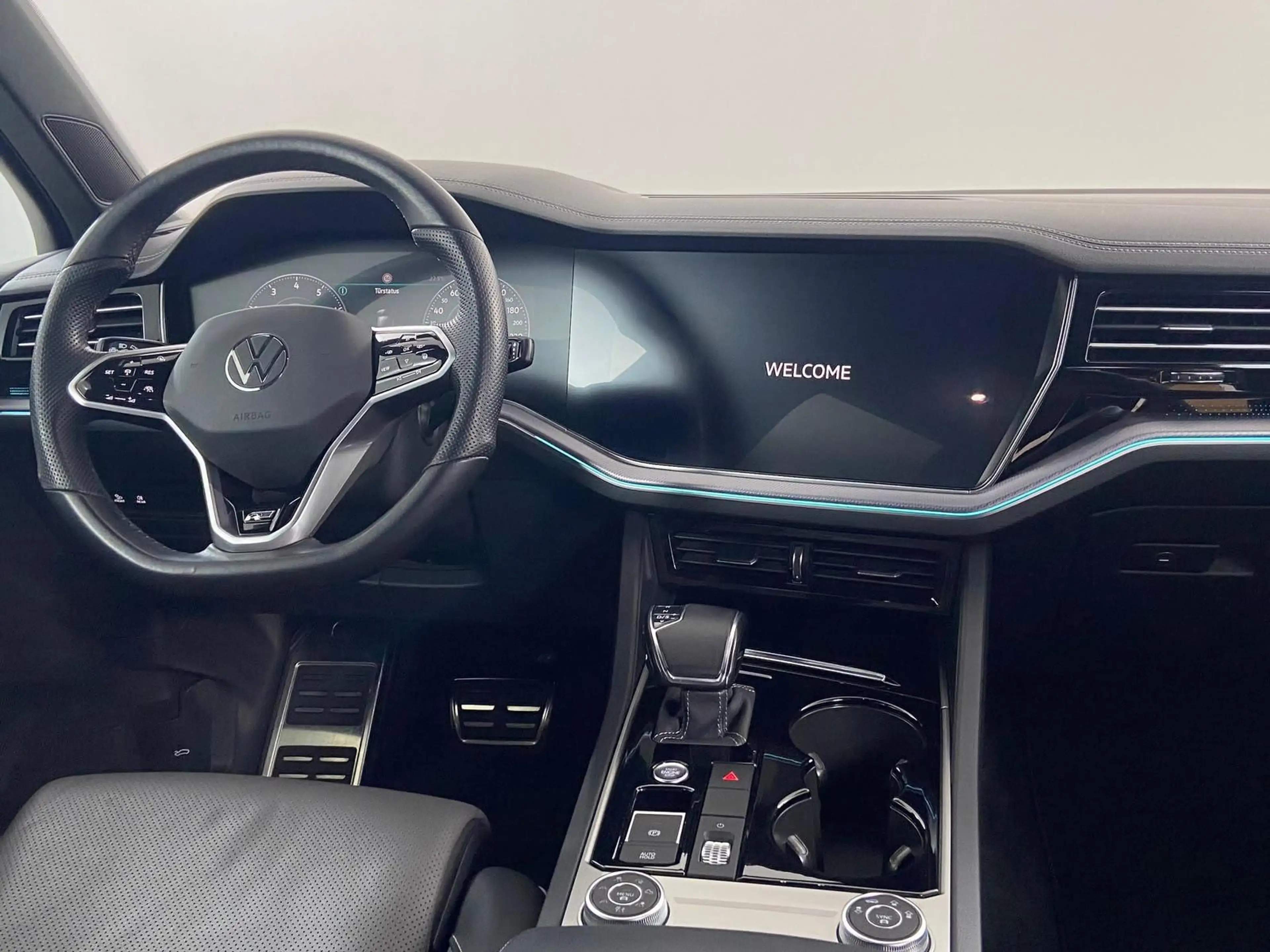 Volkswagen Touareg R-Line 4Motion Matrix Luft Head-up Black — photo 9