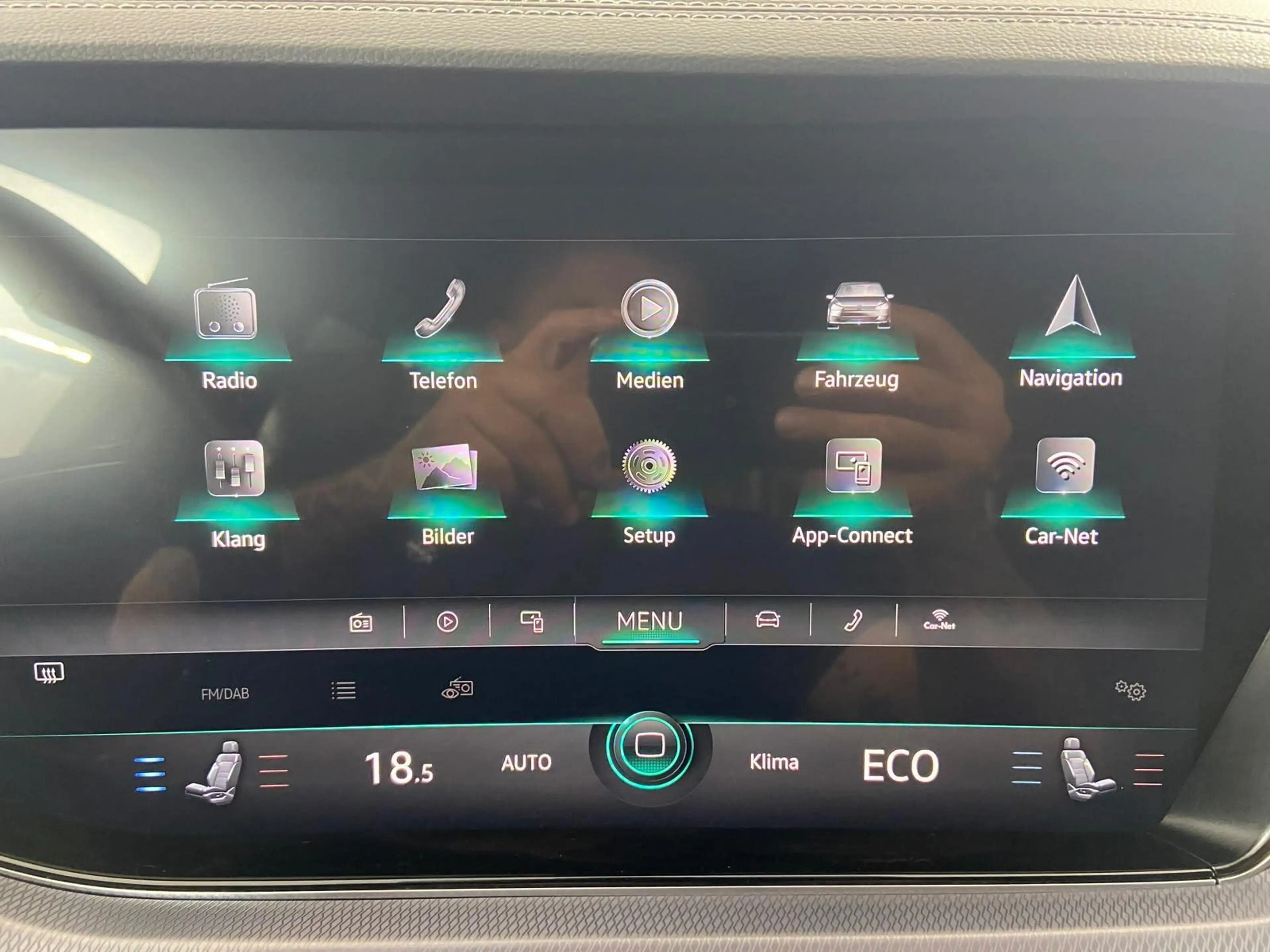 Volkswagen Touareg R-Line 4Motion Matrix Luft Head-up Black — photo 11