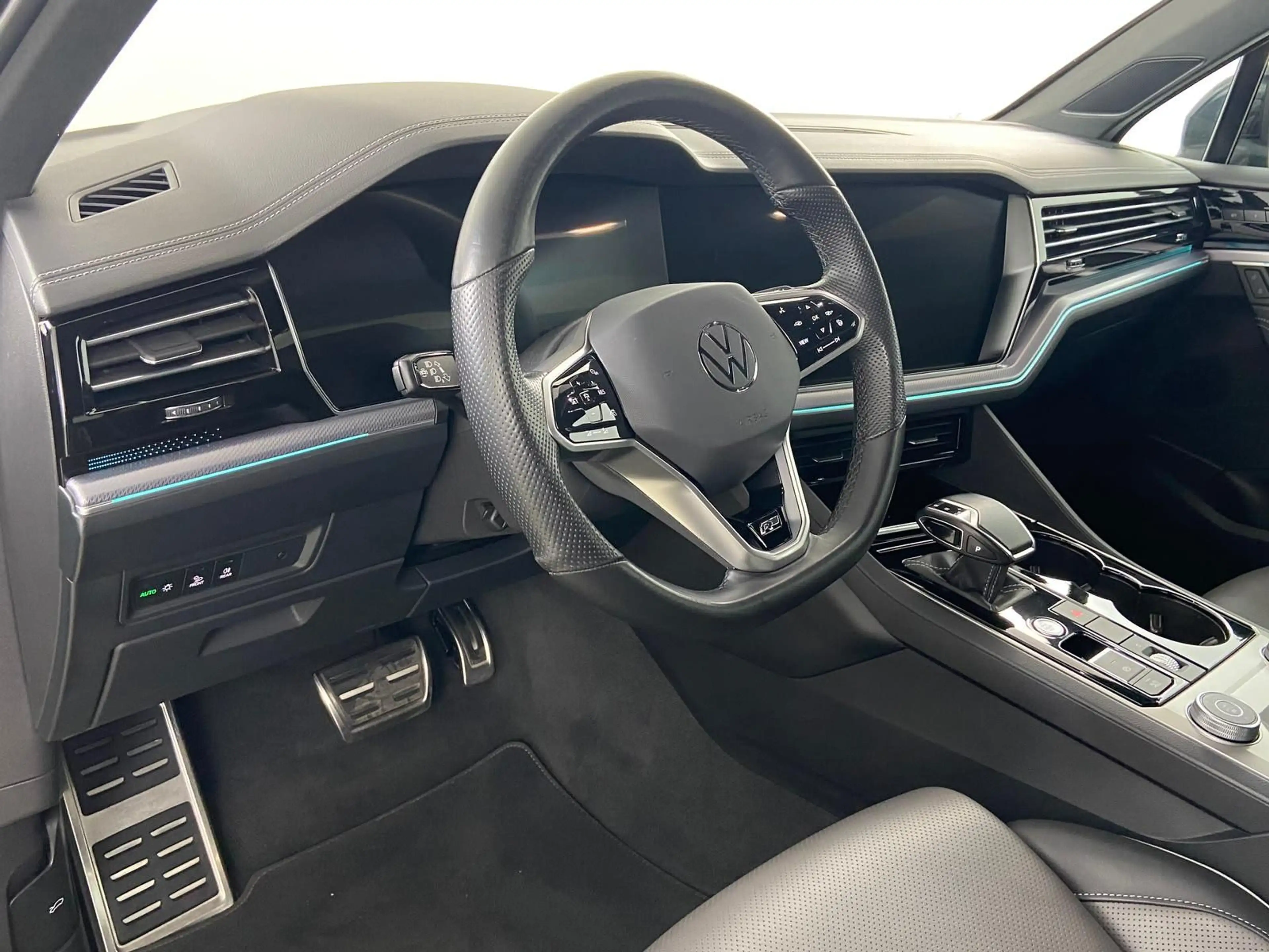 Volkswagen Touareg R-Line 4Motion Matrix Luft Head-up Black — photo 7