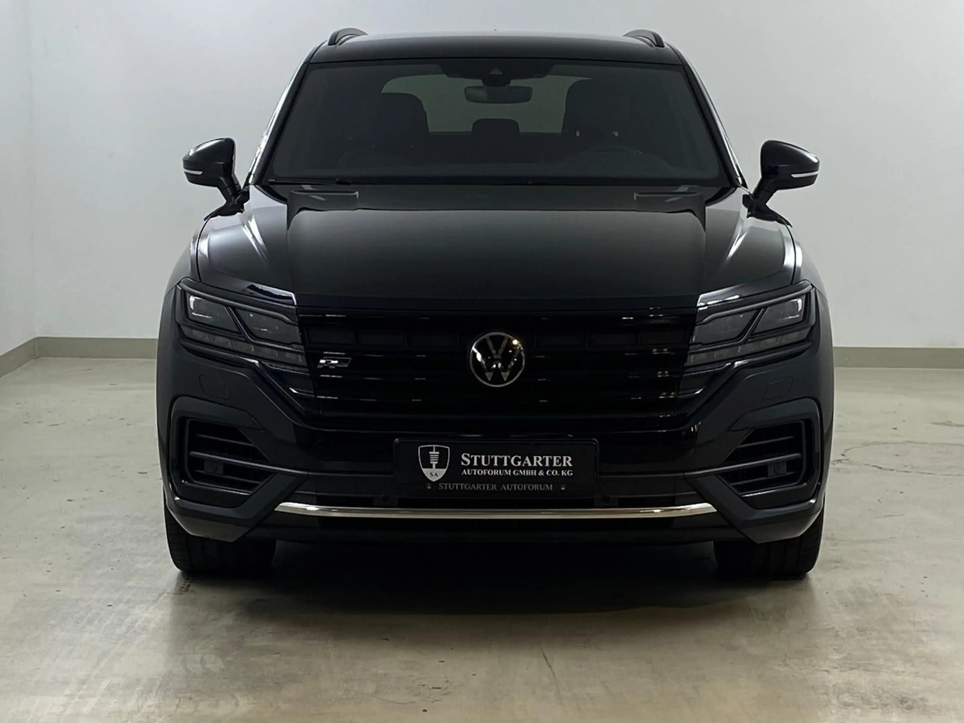 Volkswagen Touareg R-Line 4Motion Matrix Luft Head-up Black — photo 2