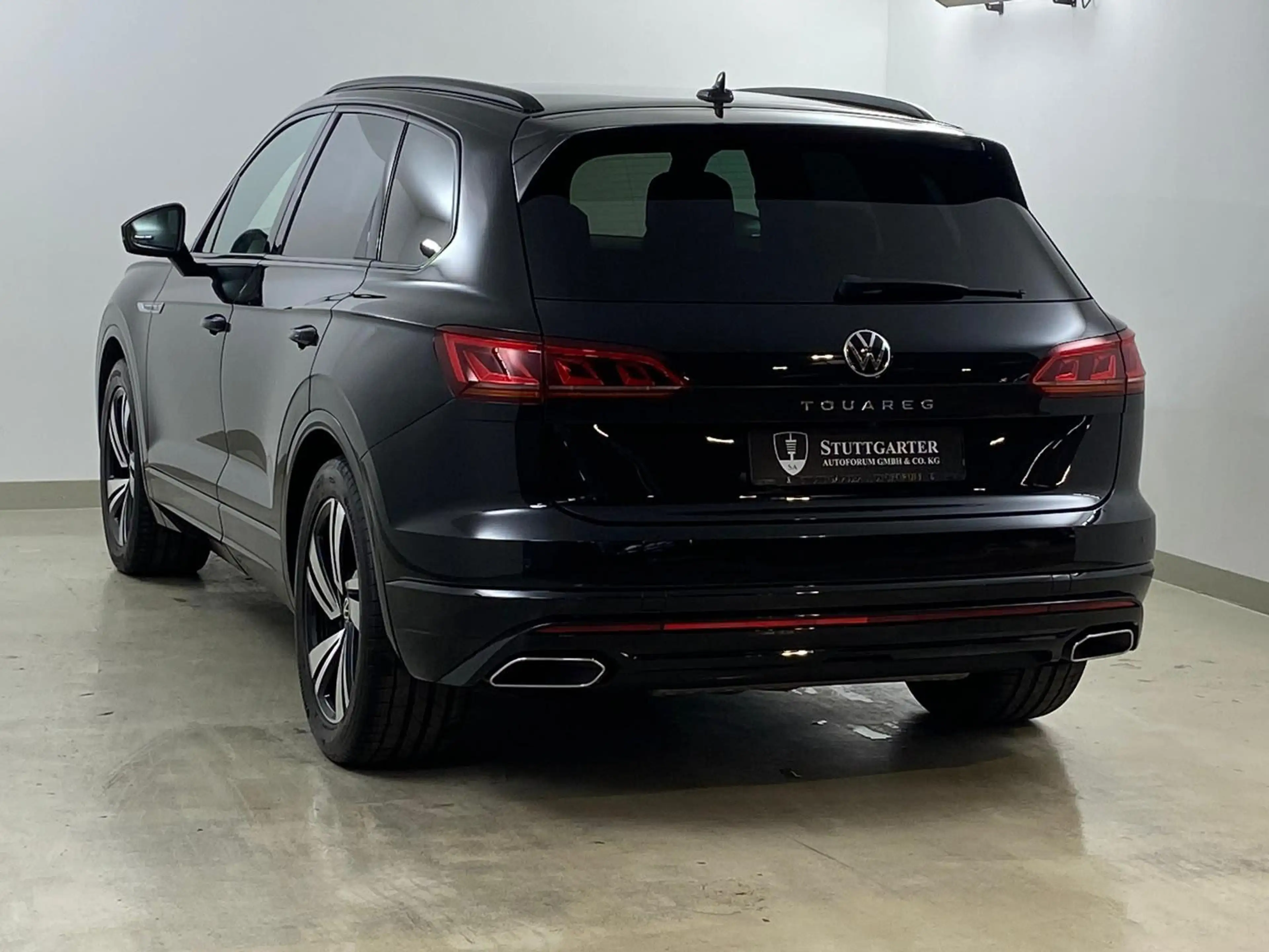 Volkswagen Touareg R-Line 4Motion Matrix Luft Head-up Black — photo 4