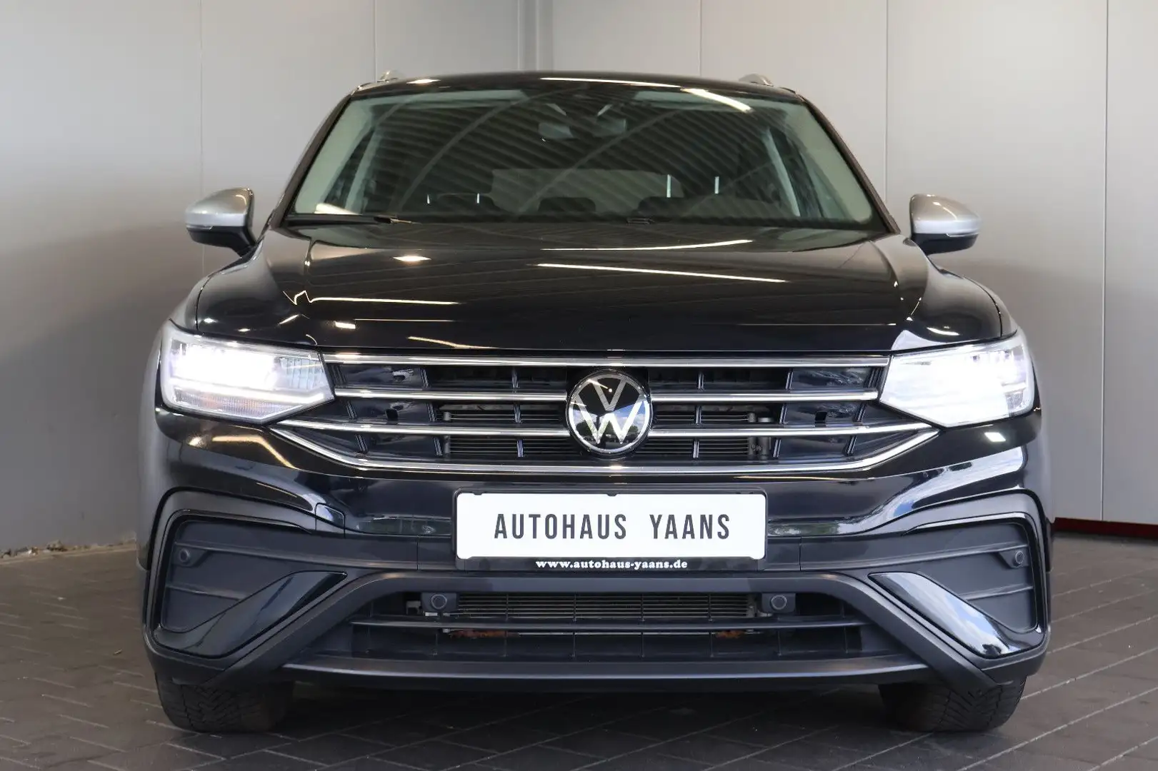 Volkswagen Tiguan Allspace 2.0 TDI Life AID+ACC+7 SITZE+AHK Schwarz - 2