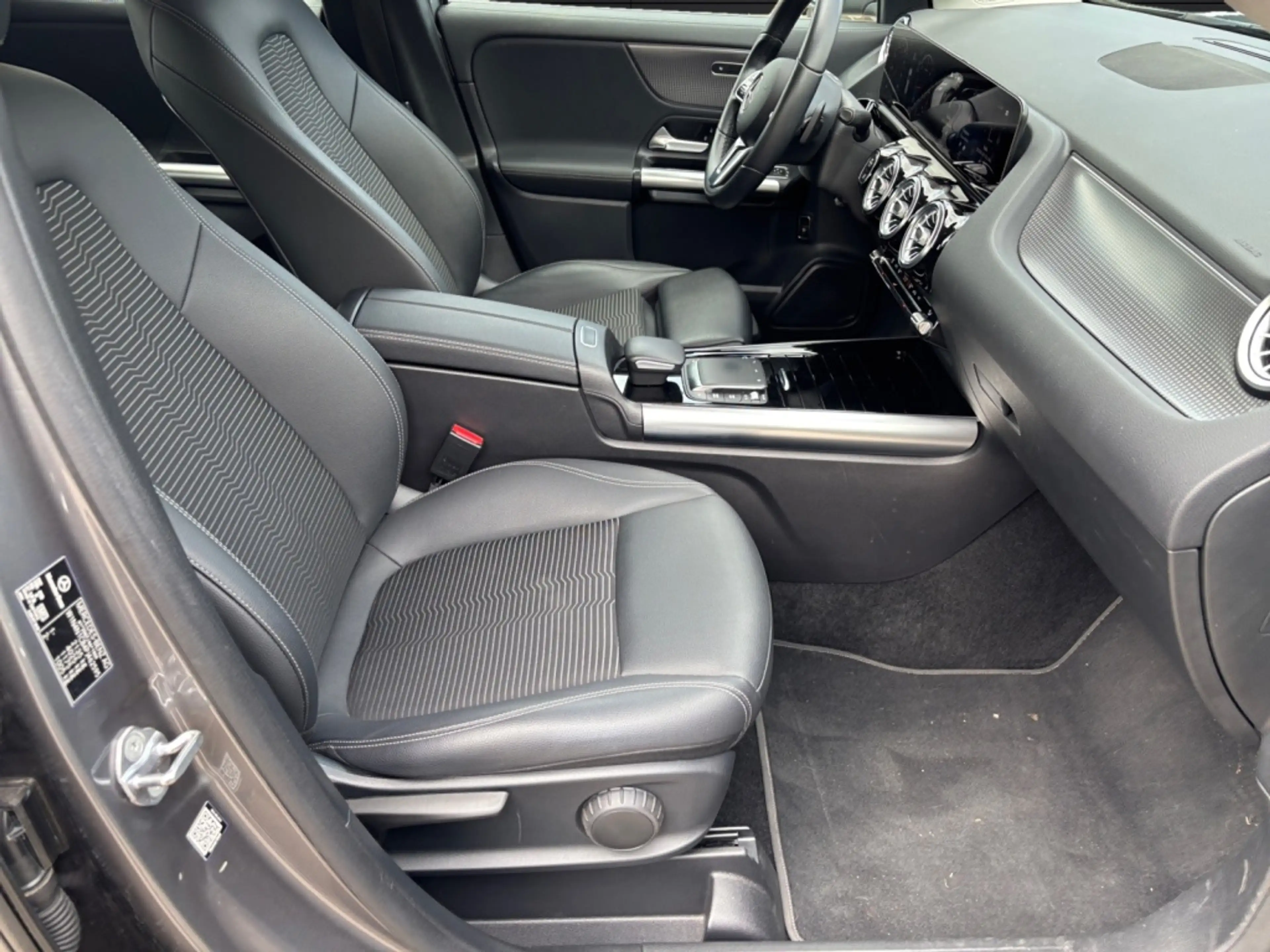 Mercedes-Benz GLA 200 d Progressive*AHV*Keyless Go — photo 6