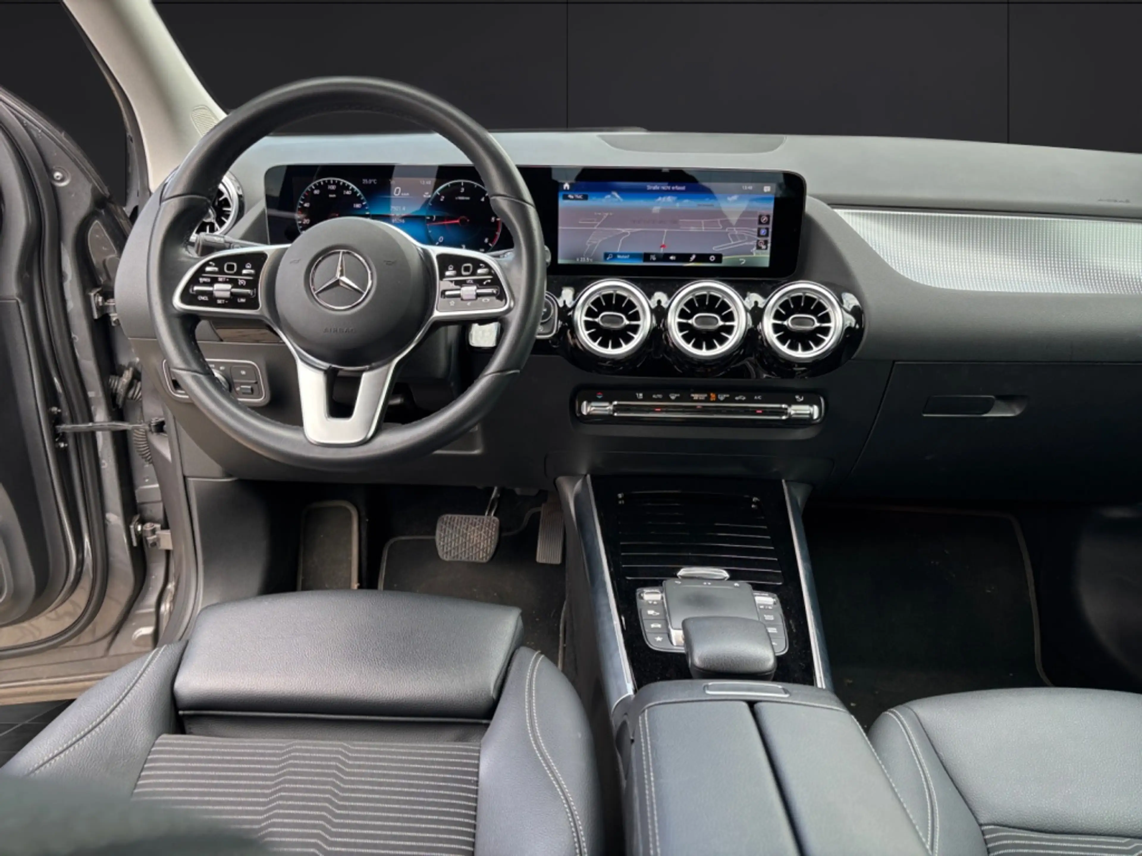 Mercedes-Benz GLA 200 d Progressive*AHV*Keyless Go — photo 12