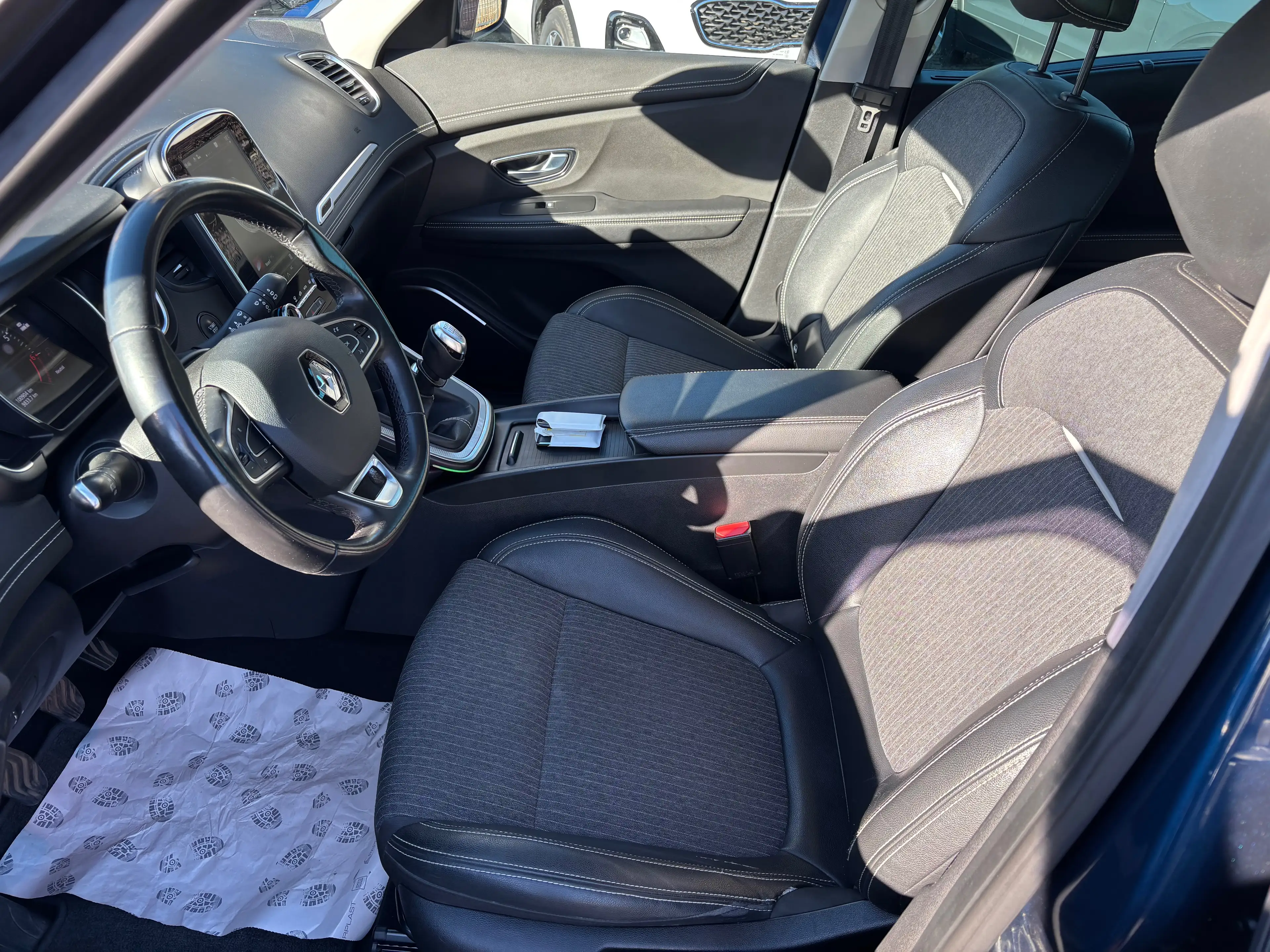 Renault Scenic Scenic 1.33 TCe *****revisee et garantie 1 an***** — photo 9