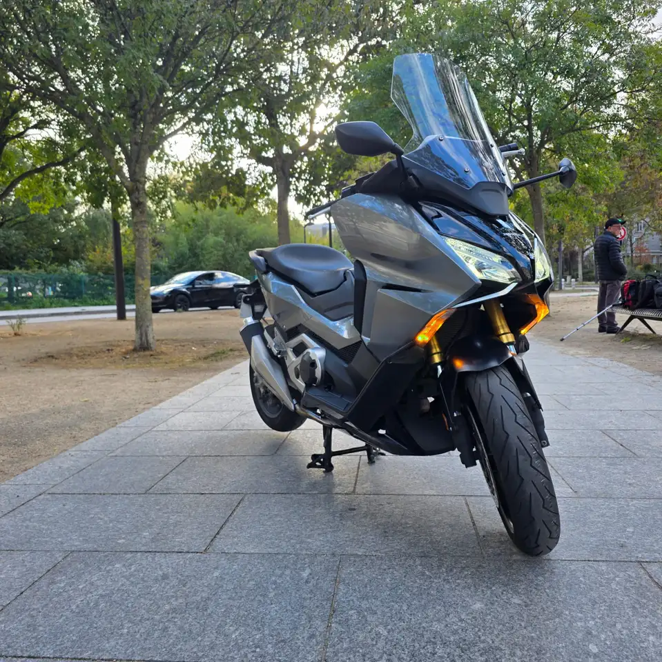 Honda Forza 750