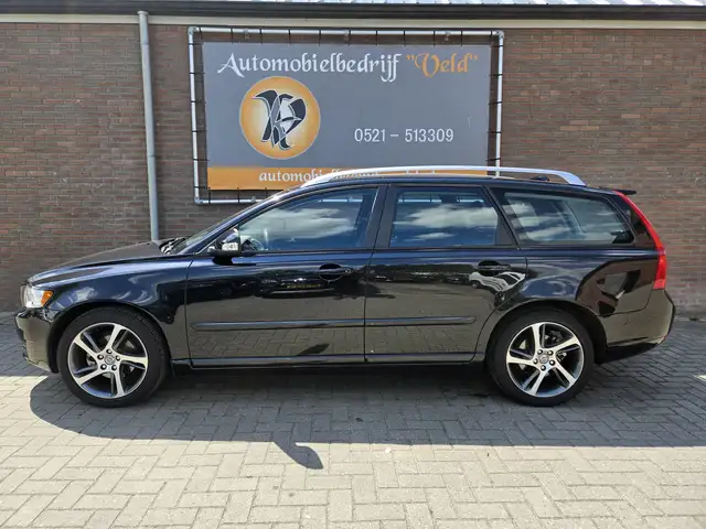 Volvo V50 view 3