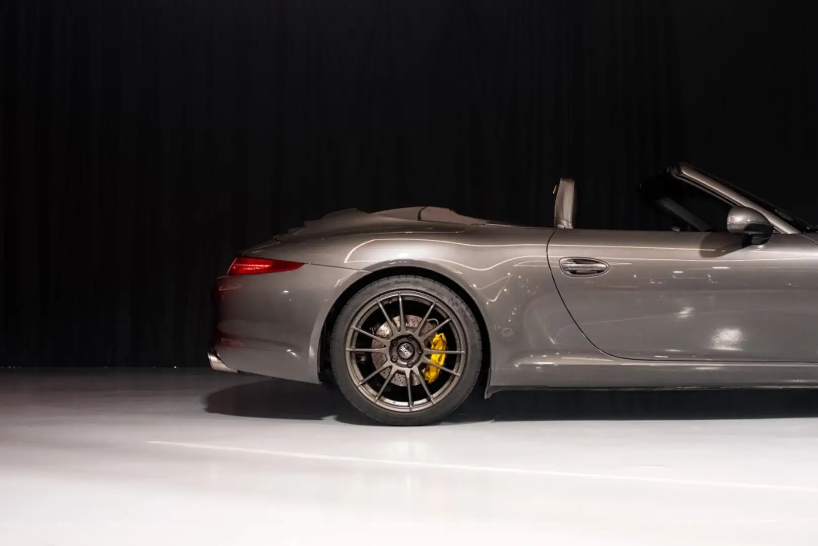 Porsche 991 Carrera Cabriolet PDK Gris - 1