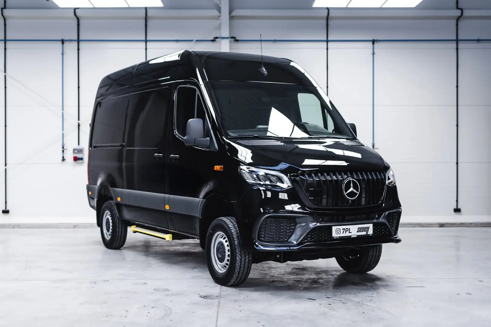 Mercedes-Benz Sprinter Sprinter 319 CDI AWD 4x4 FULL Custom "AMG" Bumper Negro - 1