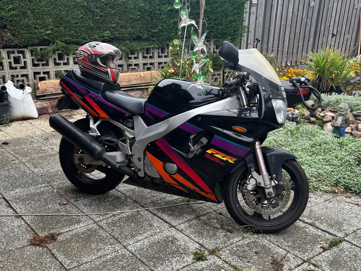 Yamaha FZR 600 Sport Zwart - 2