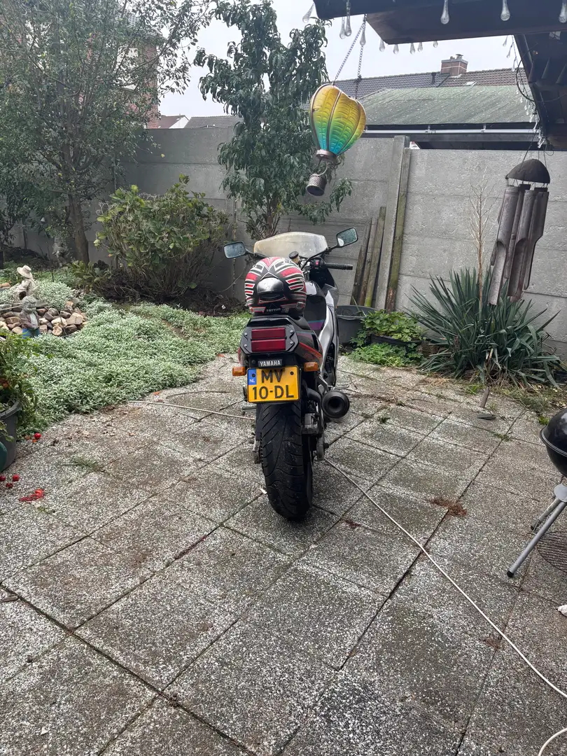 Yamaha FZR 600 Sport Zwart - 1